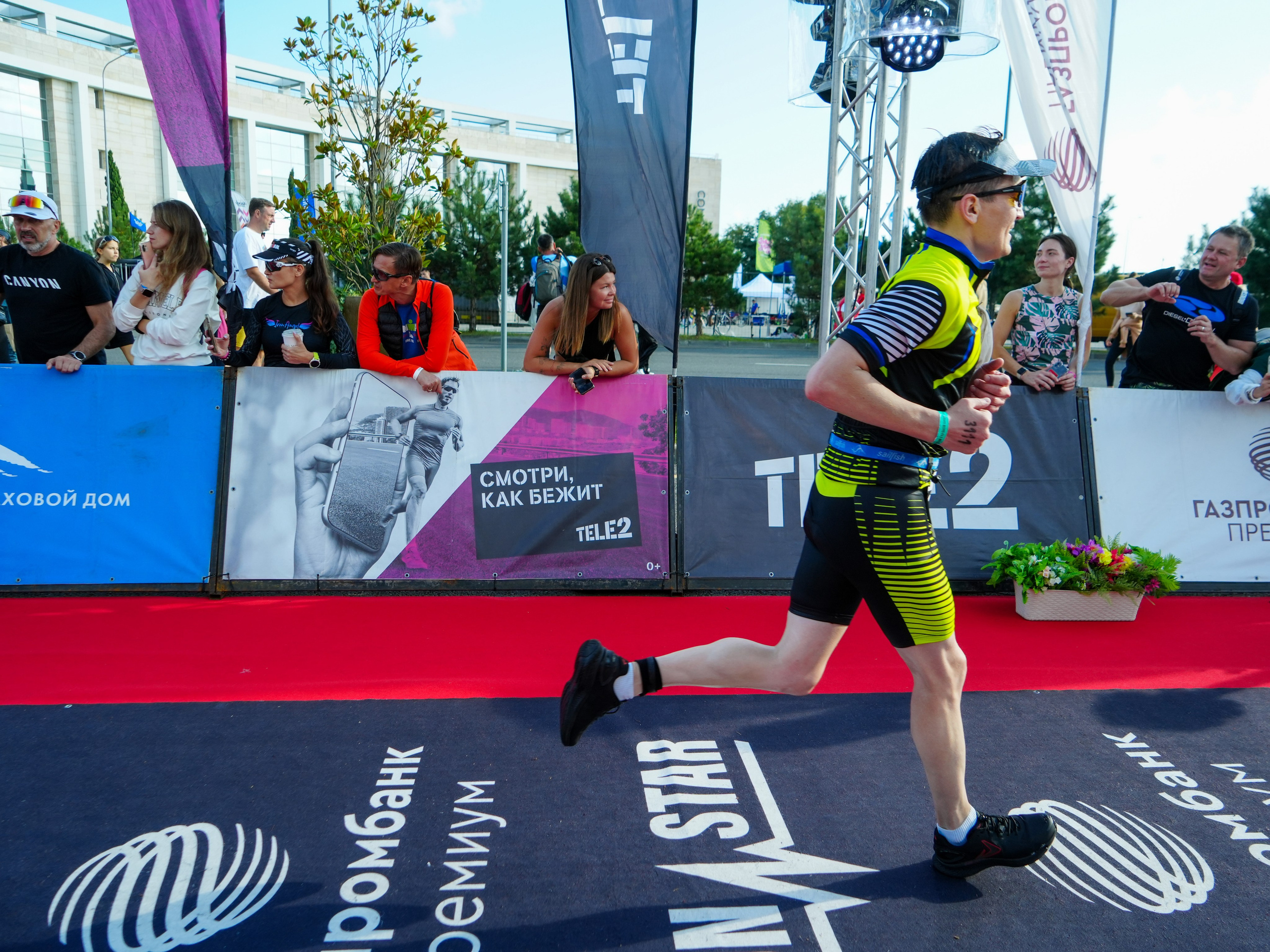 Фотоотчет партнерской интеграции для компании TELE2 на фестивале Ironstar. Репортажный фотограф в Красной Поляне и Сочи Павлюченко Екатерина