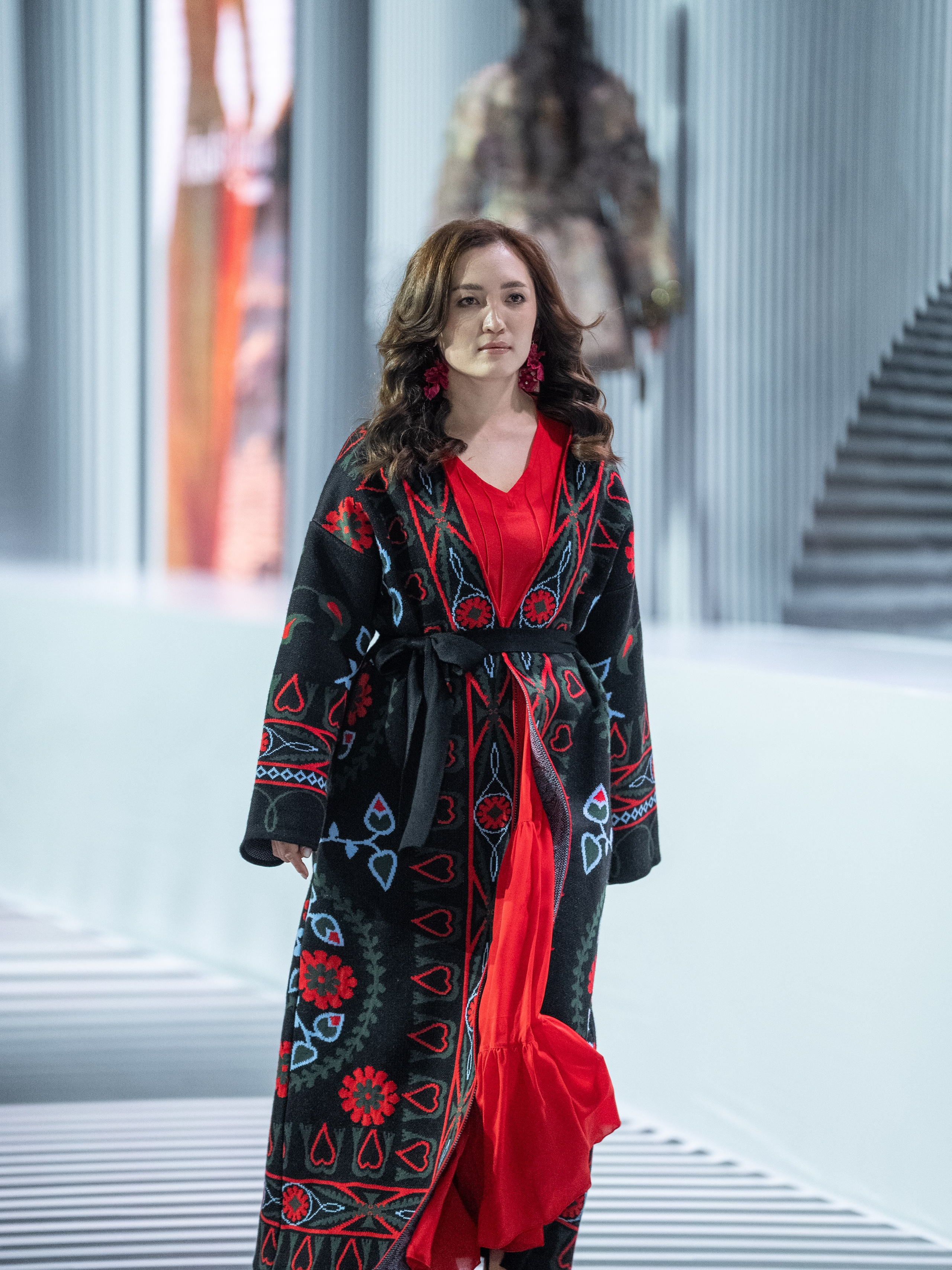 Brand AINASH QARA. Сайт Алматинского НЮ АРТ, будуар и фэшн фотографа Дениса Карпенко