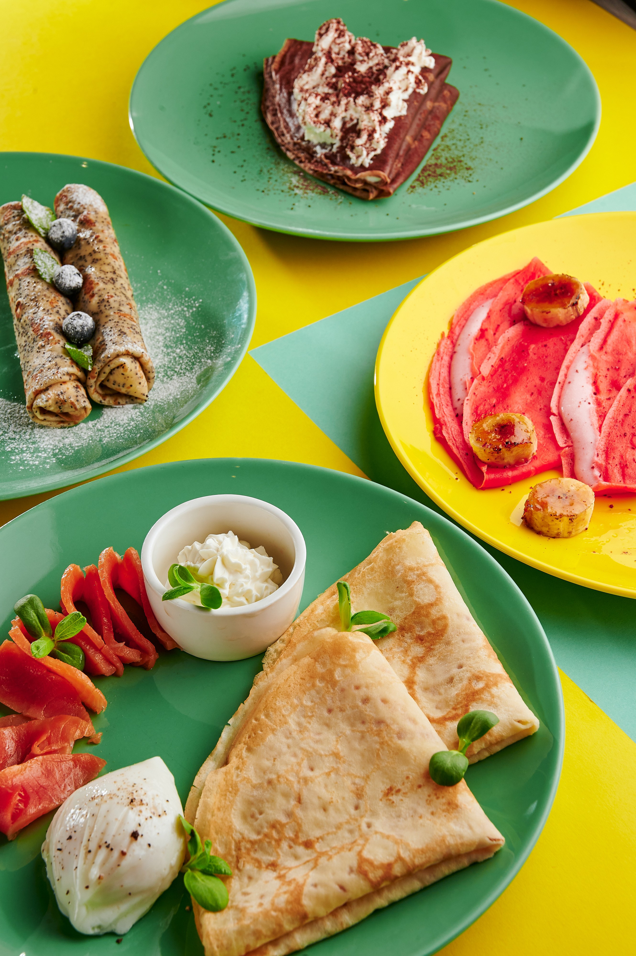 необычный фон для классических блюд русской кухни в ресторане екатеринбурга