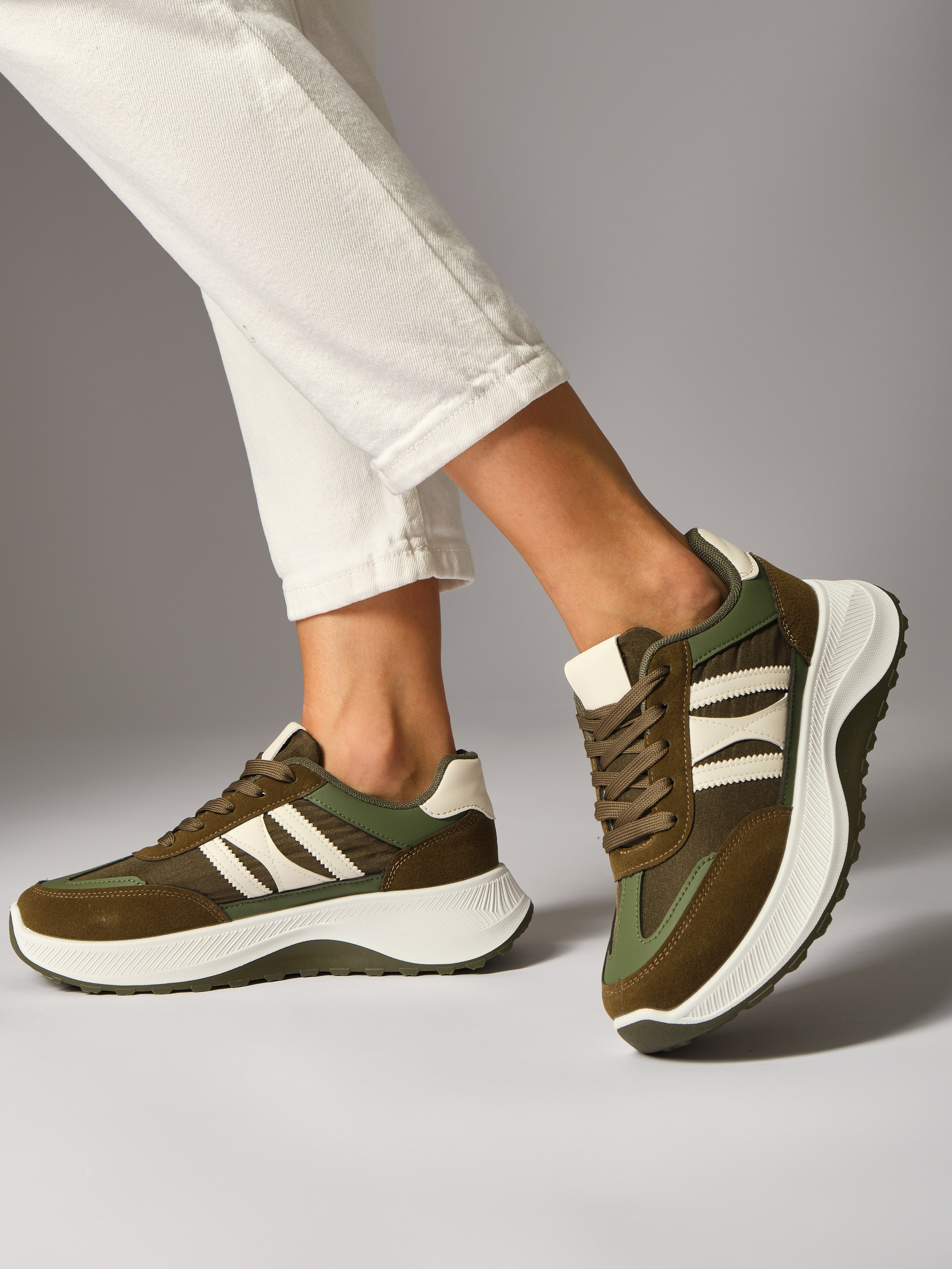 Кроссовки. Фотостудия для Wildberries Ozon