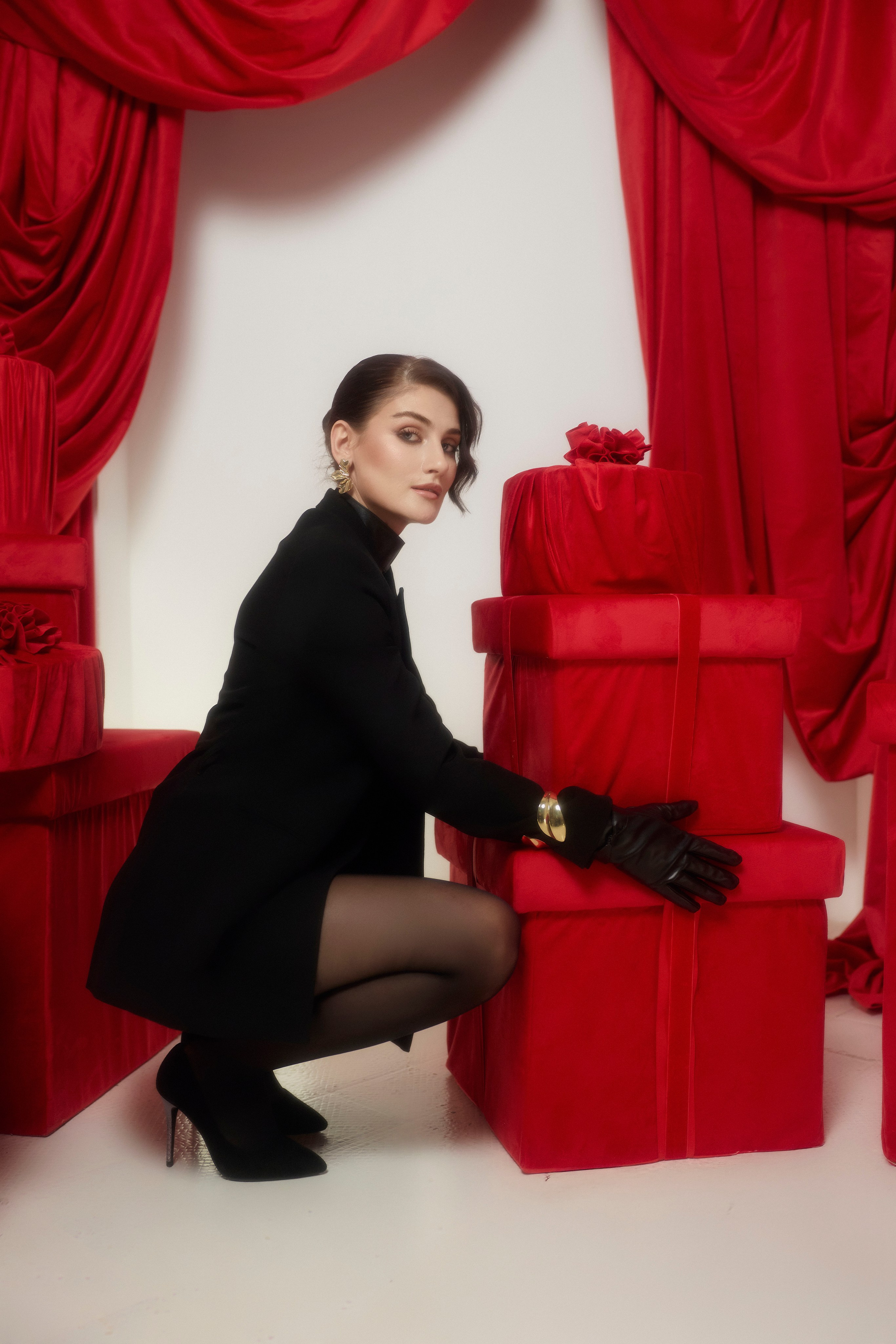 студийная новогодняя съемка  съемка девушки в нарядном праздничном платье в студии фотограф питер санкт-петербург женский портрет женская портретная съемка 