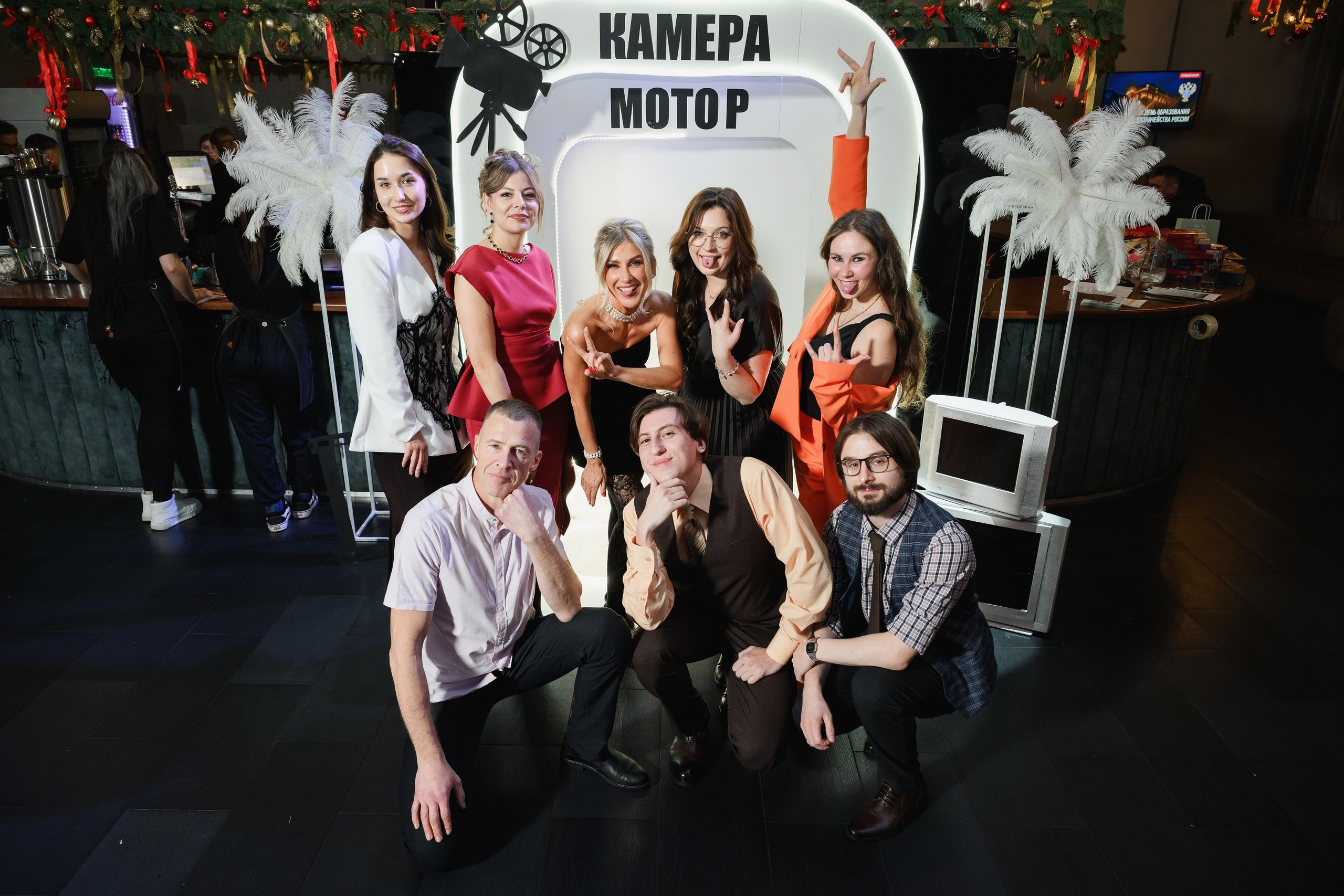 Профессиональная фотосъемка корпоратива в кафе в Петропавловске-Камчатском. Фотограф на корпоратив в кафе в Петропавловске-Камчатском запечатлеет живые эмоции и атмосферу праздника. Яркие и естественные фото с корпоративного мероприятия в кафе в Петропавловске-Камчатском. Цены и услуги на фотосъемку корпоратива в Петропавловске-Камчатском.