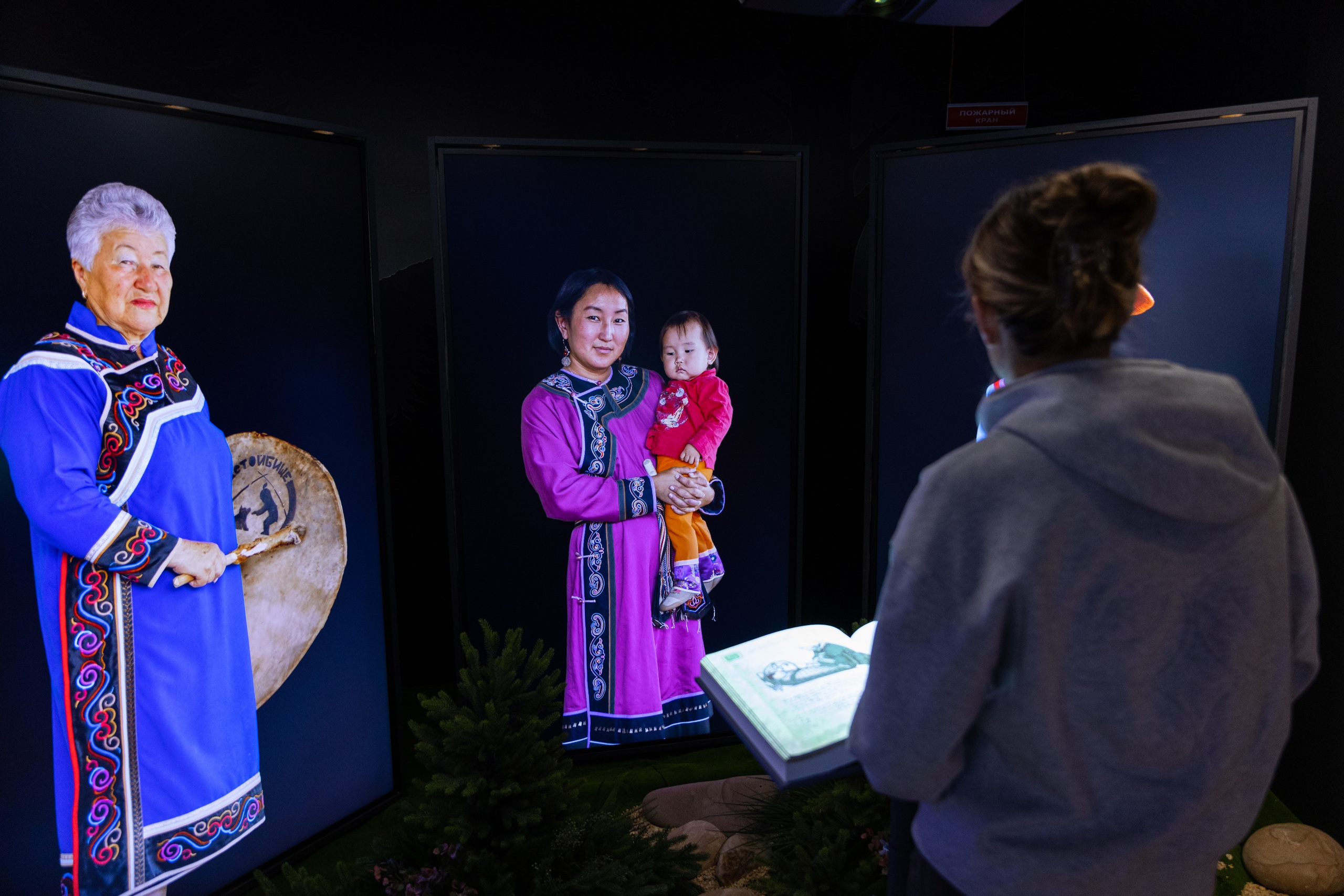 День народного единства в Национальном центре Россия. Олег Катакинов| Репортажный фотограф в городе у моря (Владивосток)