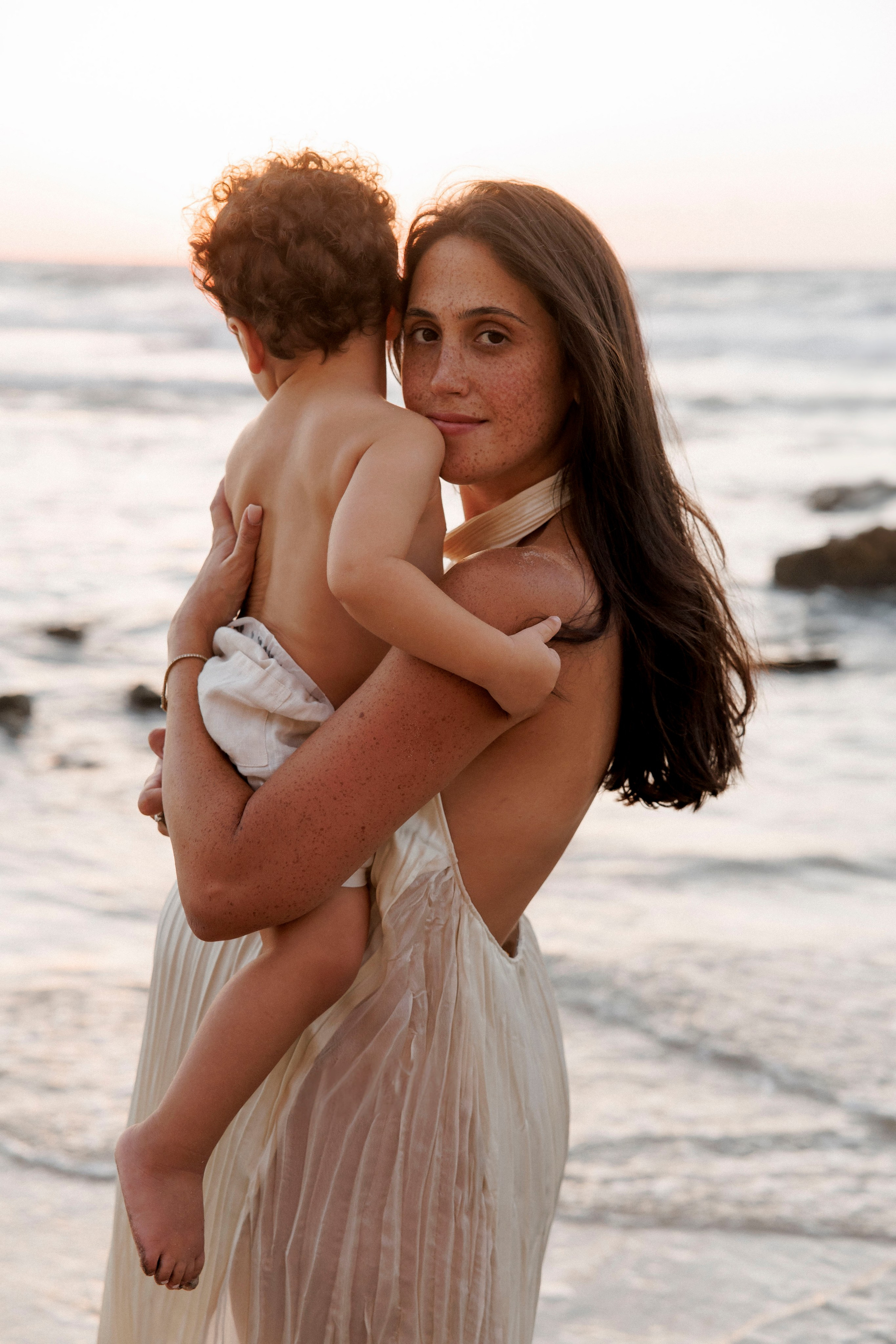 Pregnancy photoshoot near the sea. Wedding and family photographer