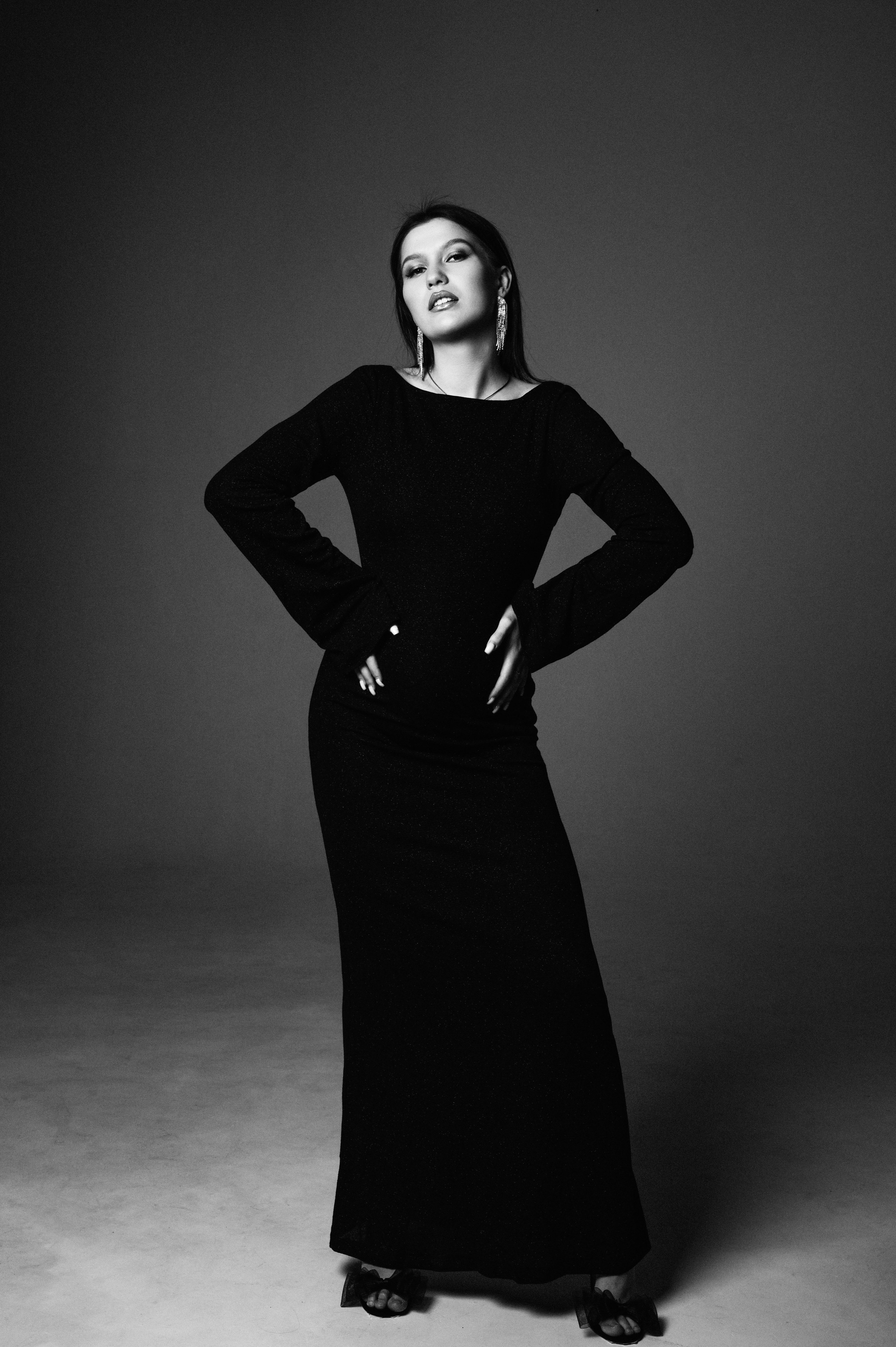 Вава с сестрой. Профессиональный фотограф беременности в СПБ. Стильные фотосессии беременности в стиле минимализм и классическая фотография