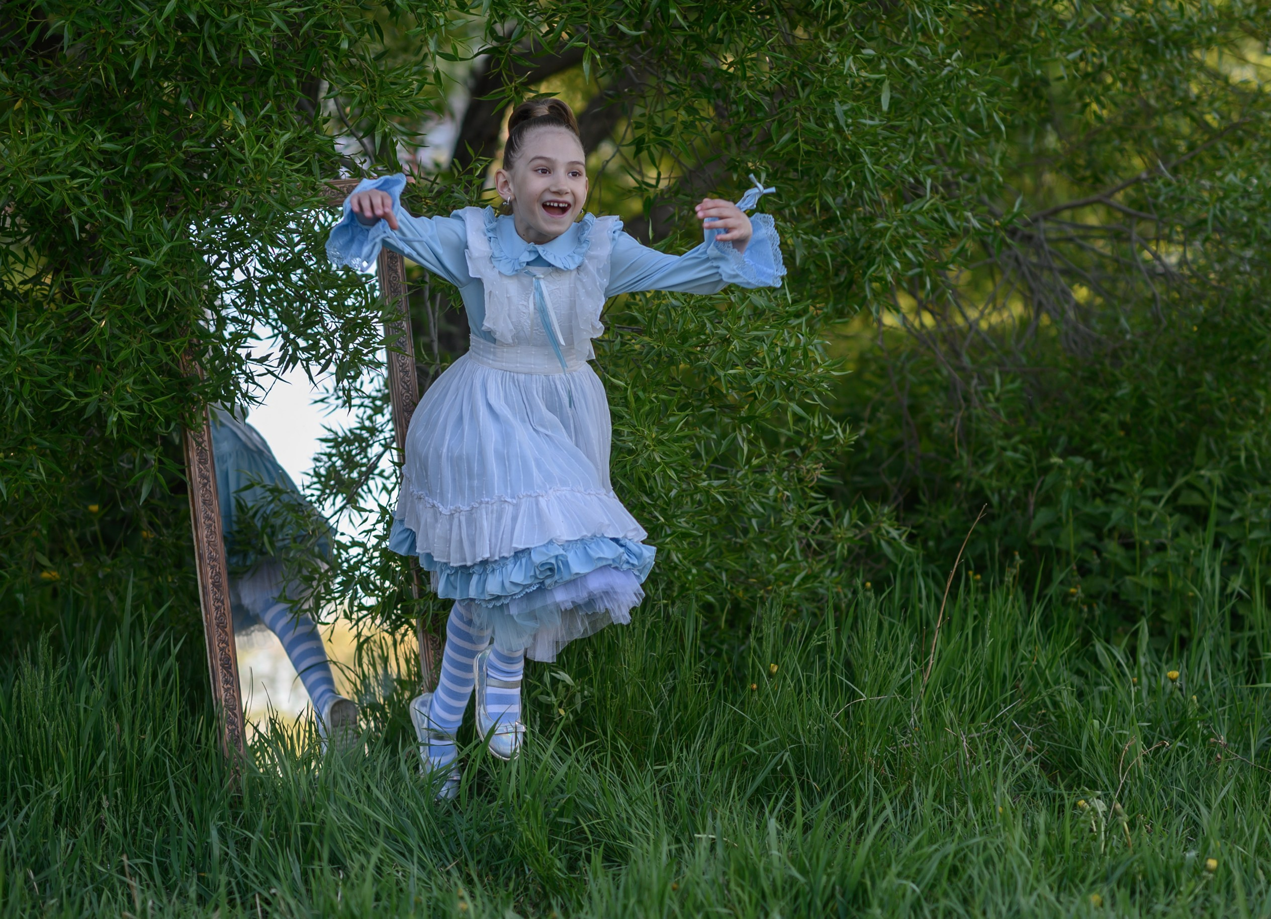 АЛИСА В ЦВЕТЕНИИ. Семейный фотограф Екатеринбург Лора Мур