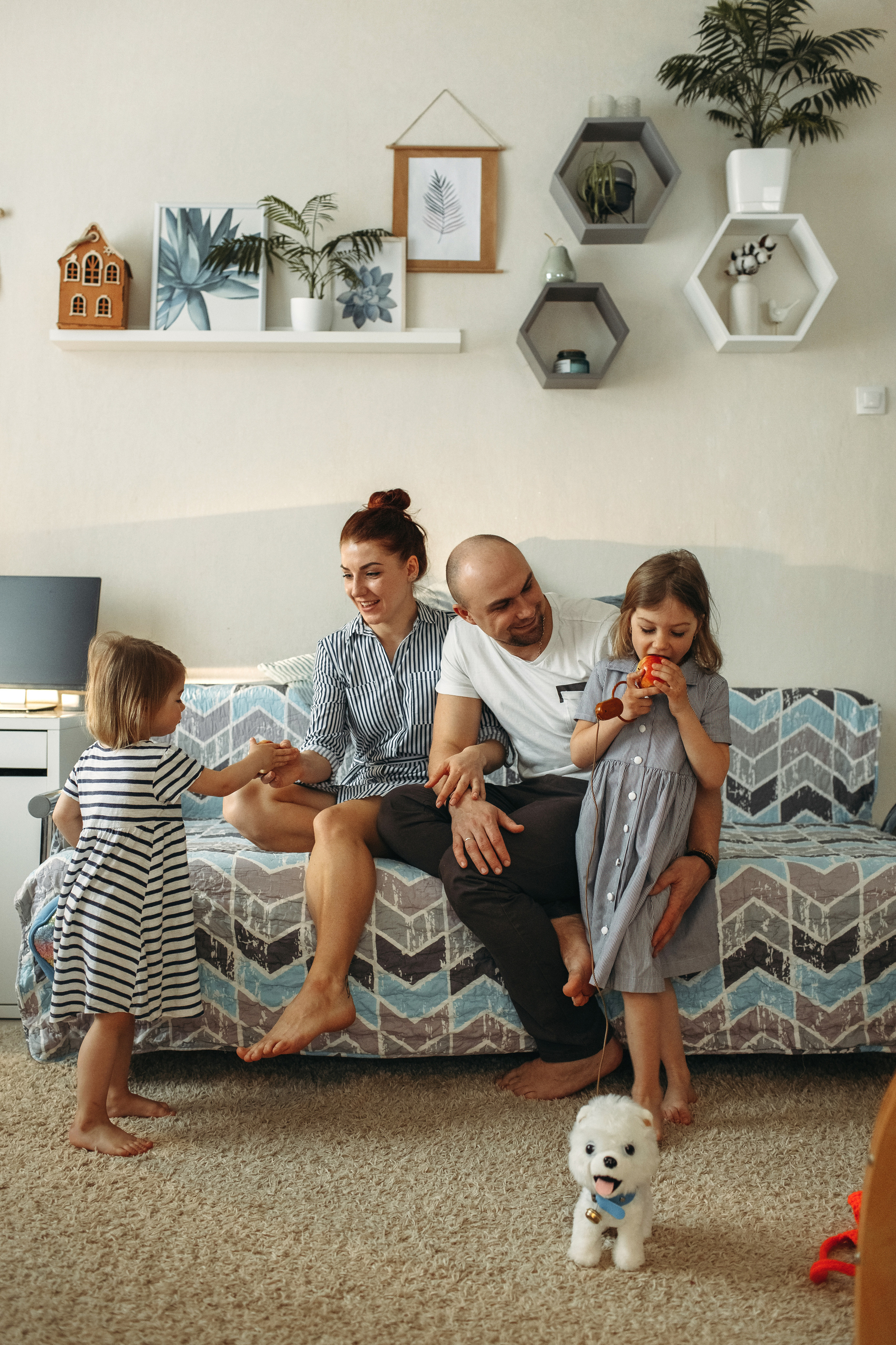 Домашняя фотоистория Таня и Леша + Варя и Василиса и кот Ватсон. Семейный, свадебный фотограф Минск Бобруйск Алла Сказова