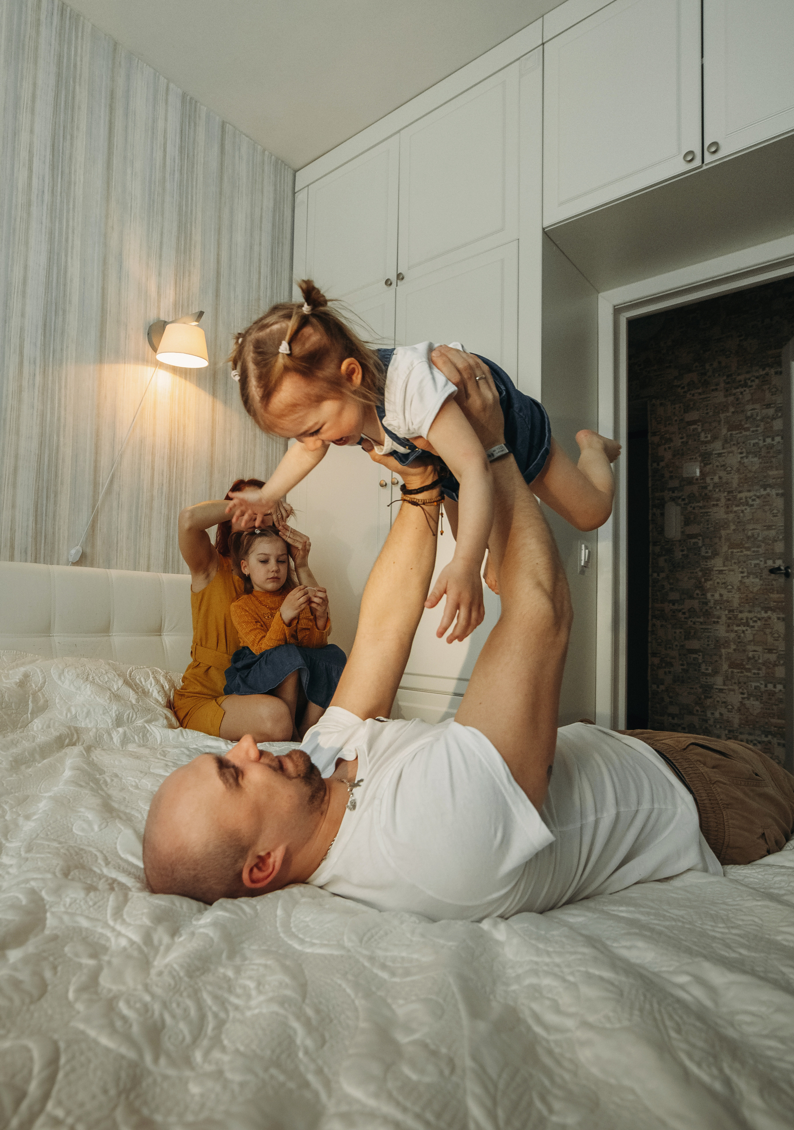 Домашняя фотоистория Таня и Леша + Варя и Василиса и кот Ватсон. Семейный, свадебный фотограф Минск Бобруйск Алла Сказова