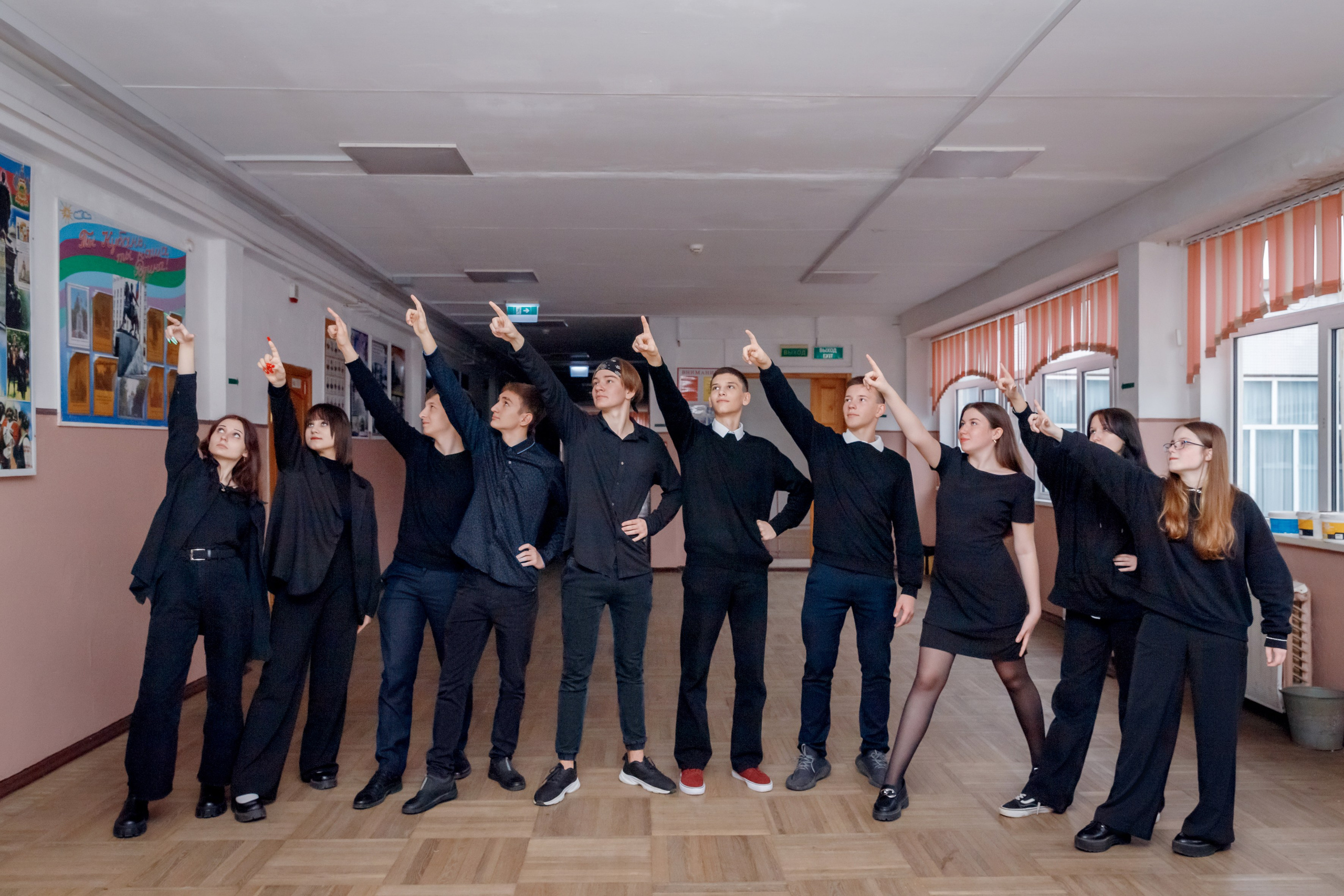 И В ШКОЛЕ ЕСТЬ ЖИЗНЬ. Марина Ушакова. Фотограф. Выпускные альбомы. г. Краснодар