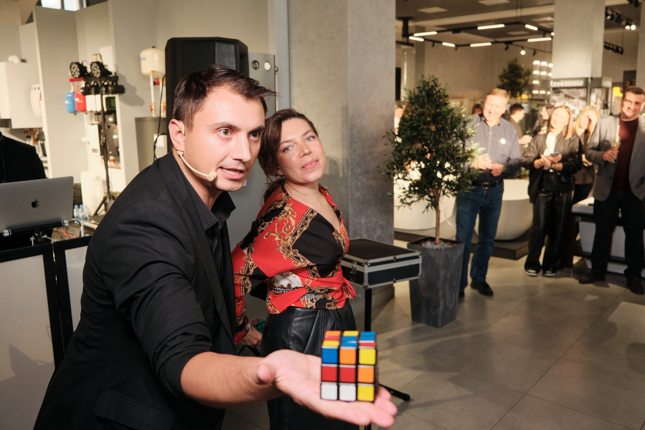 Открытие салона 100 градусов. Антон Ив