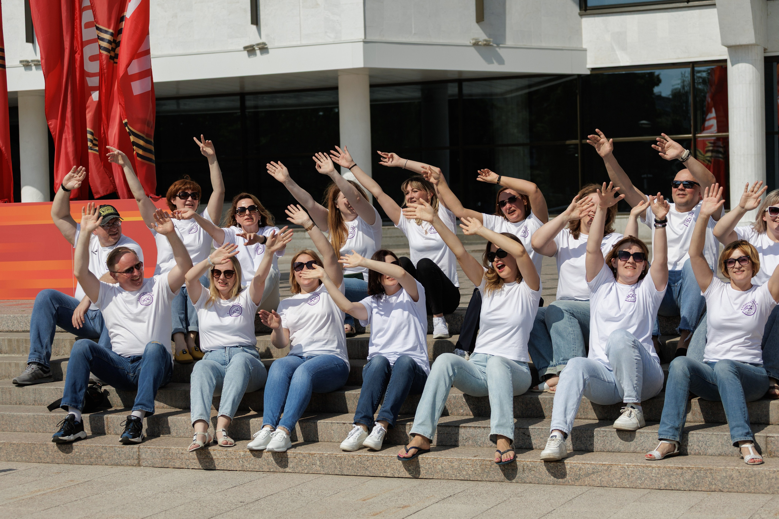 Репортажные фото съёмки клипа от родителей выпускникам. Свадебный фотограф в Воронеже Александр Работкин