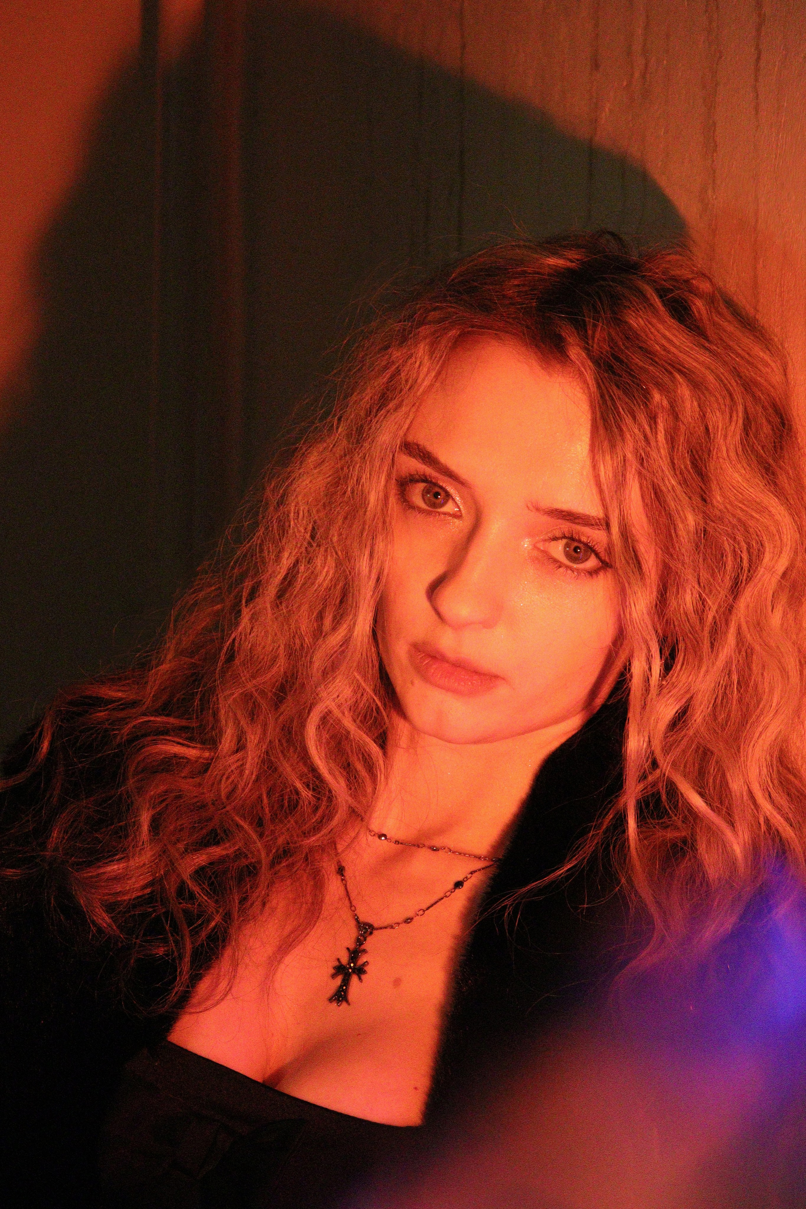 В свете старой лампы. 