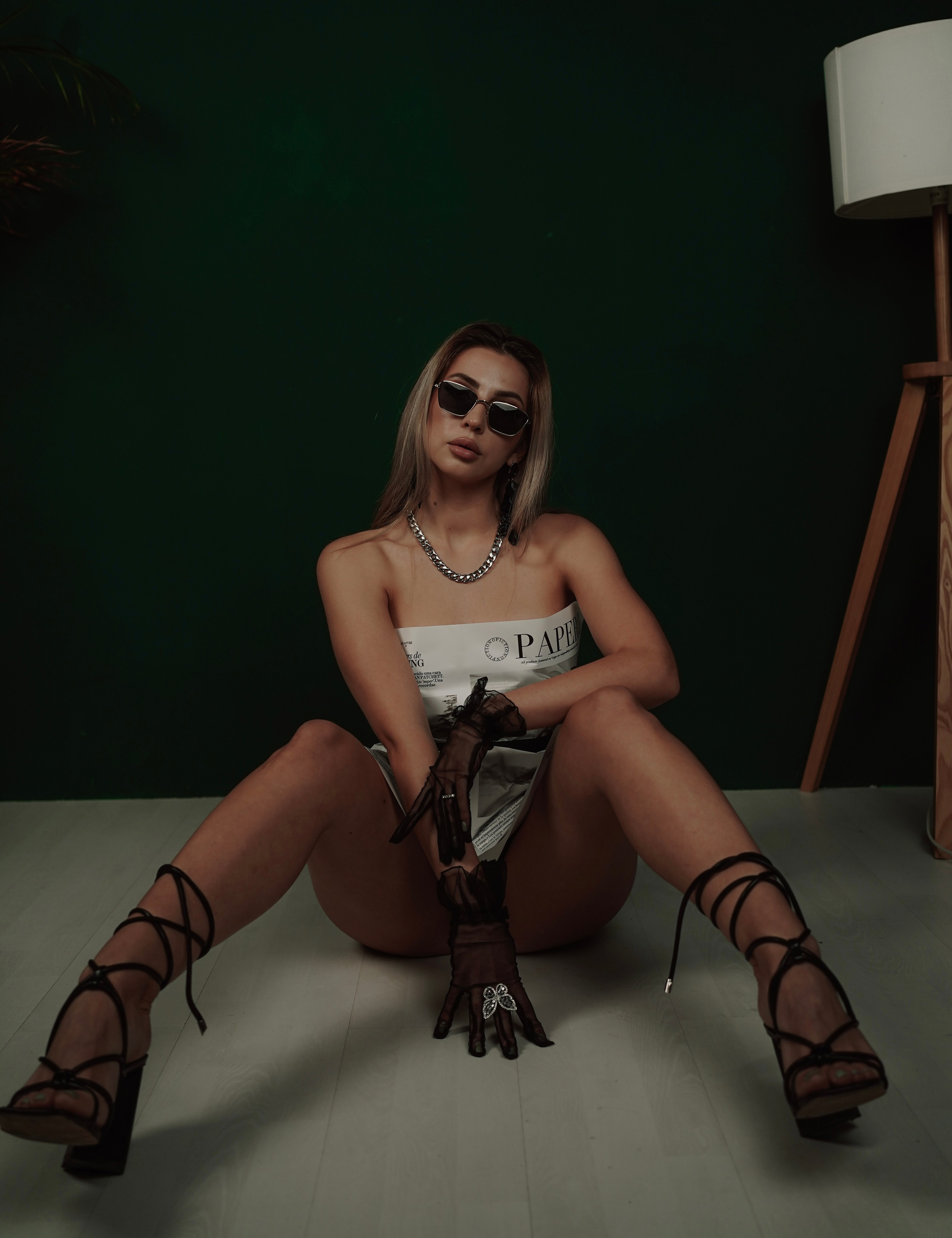 Фотостудия Рафинад. Женский фотограф Новочеркасск, Ростов-на-Дону, Шахты. Девушка в газете. Свадебный фотограф в Ростове-на-Дону. Таинство Крещения и Венчания, семейные фотосессии. Алёна Чёботова