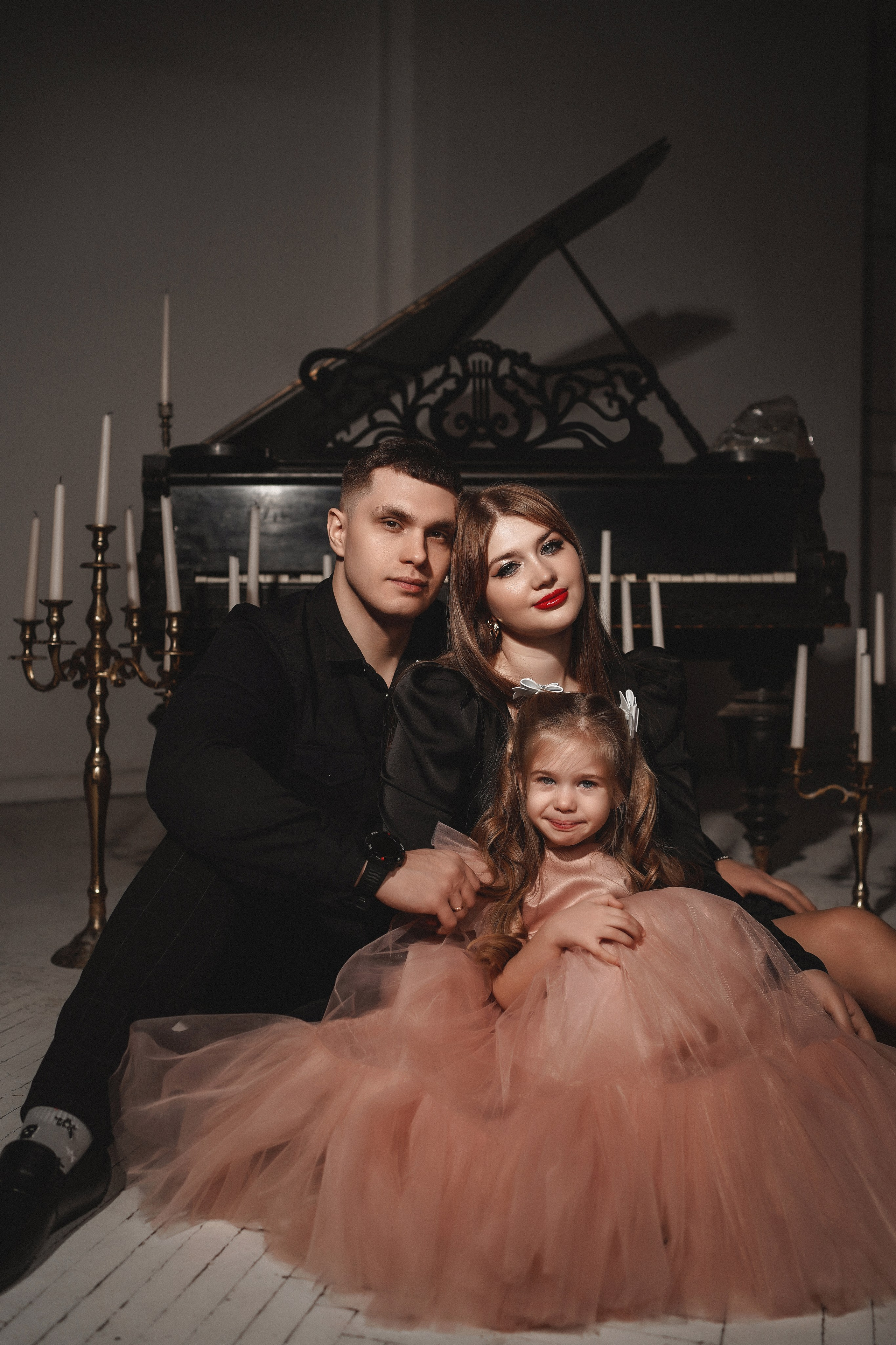 Семейная фотосессия в фотостудии MOX. Фотограф Ростов-на-Дону. Свадебный фотограф в Ростове-на-Дону. Таинство Крещения и Венчания, семейные фотосессии. Алёна Чёботова