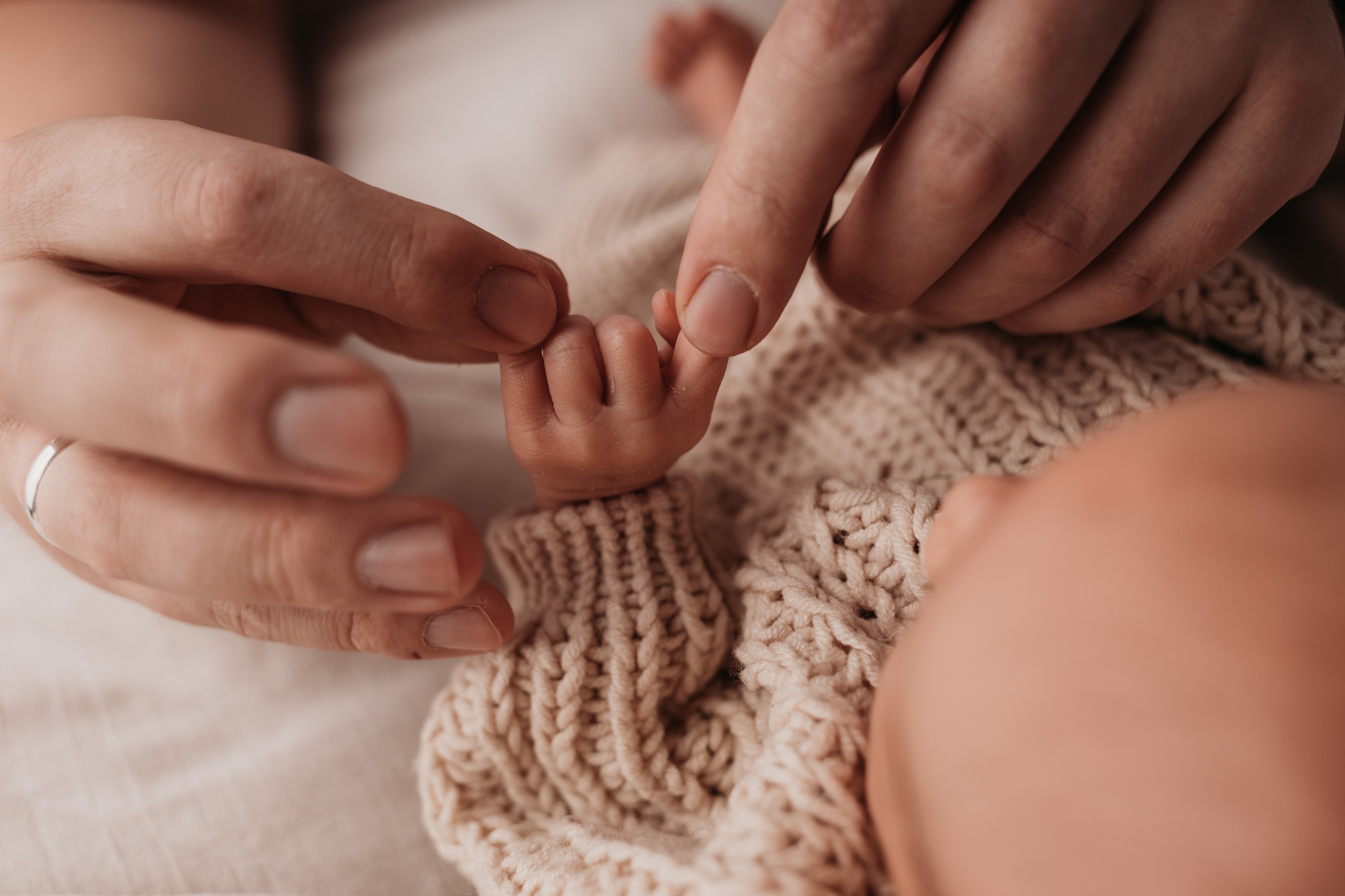 Newborn съемка в стиле Лайф. Фотограф новорожденных малышей в Омске и Омской области Эльвира Камаева