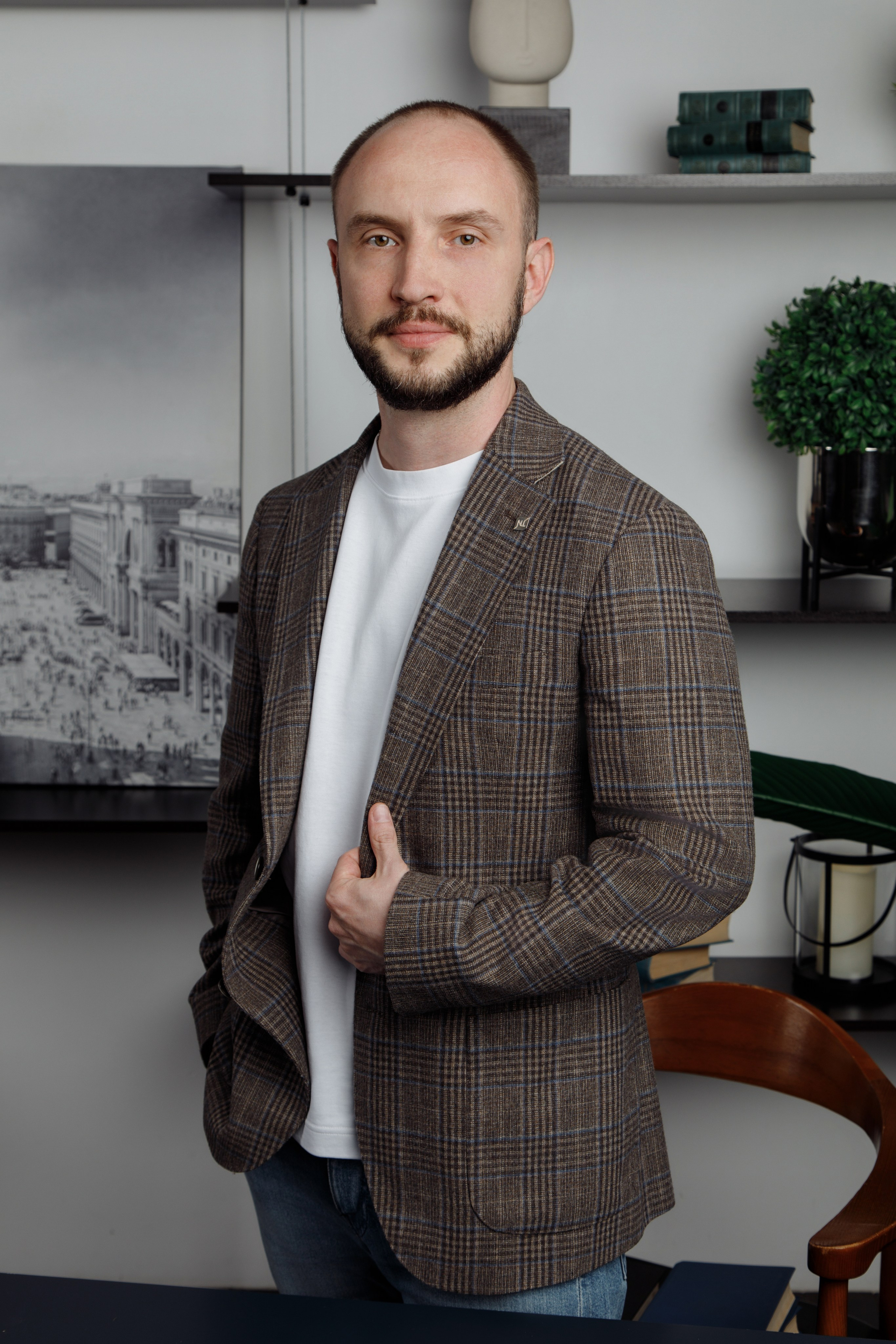 Портрет руководителя в интерьере офиса