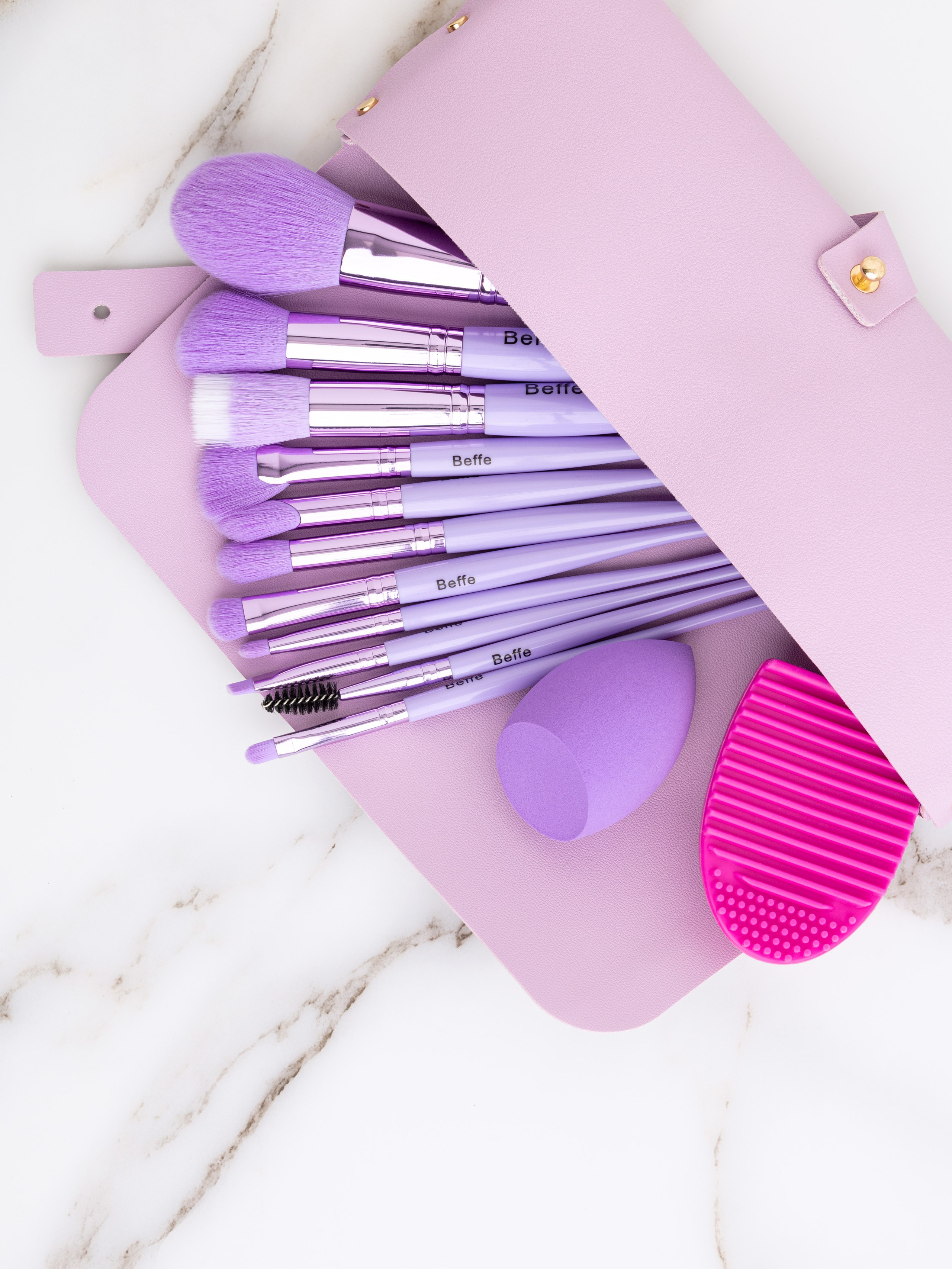 Кисти для макияжа в розовом чехле | Контент для Instagram