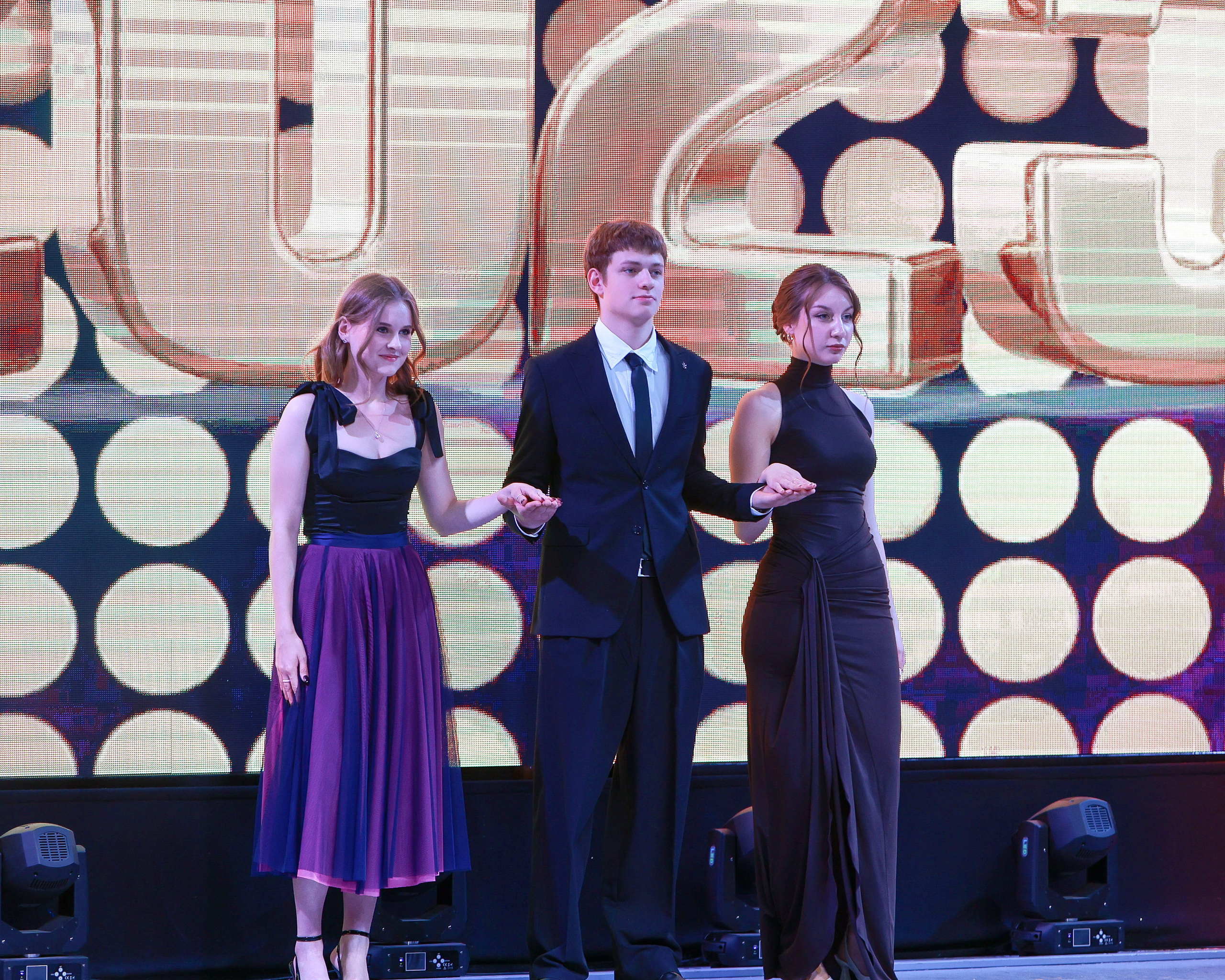 Вручение аттестатов 11 класс в Домодедовский лицей № 3. Выпускные альбомы и школьный фотограф в Подольске, Троицке, Щербинке, Москве и Московской области