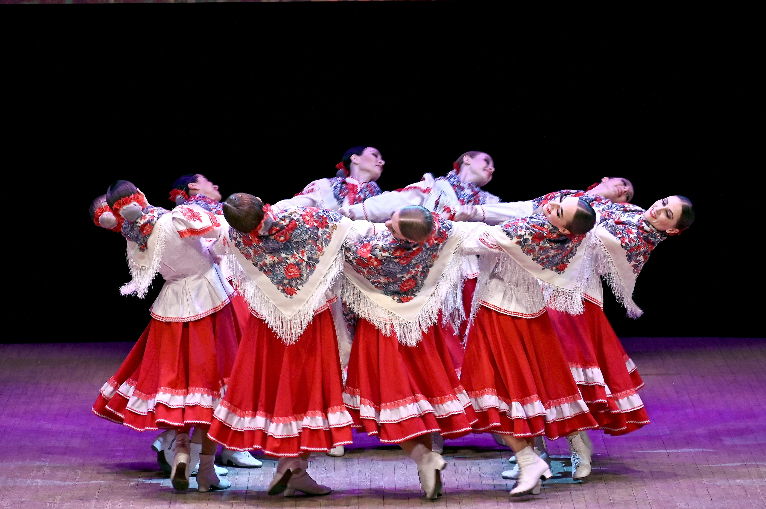 АНСАМБЛЬ ПЕСНИ И ТАНЦА «ДОНБАСС». ФОТОГРАФ ВАШИХ МЕРОПРИЯТИЙ РЯЗАНЬ СЕРГЕЙ КЛЮЕВ Концертная фотография близка к репортажу и портретной съемке