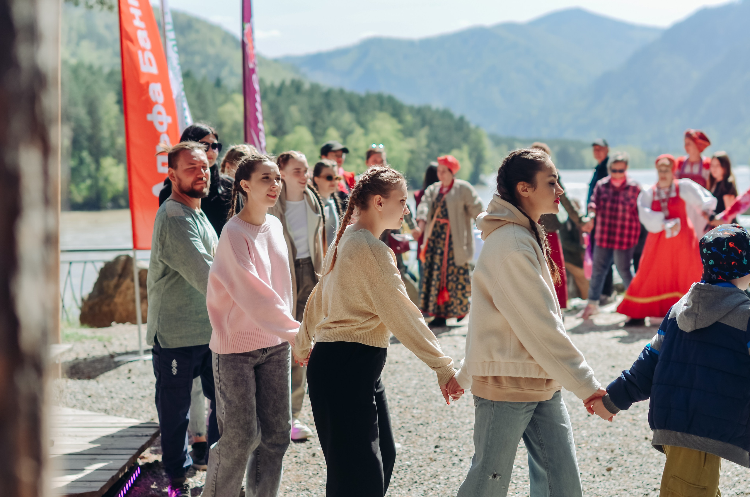 Фестиваль «Цветение Маральника на Алтае 2025». Фоторепортаж. Денисова Аля — фотограф для парных съемок и индивидуальных историй в Барнауле