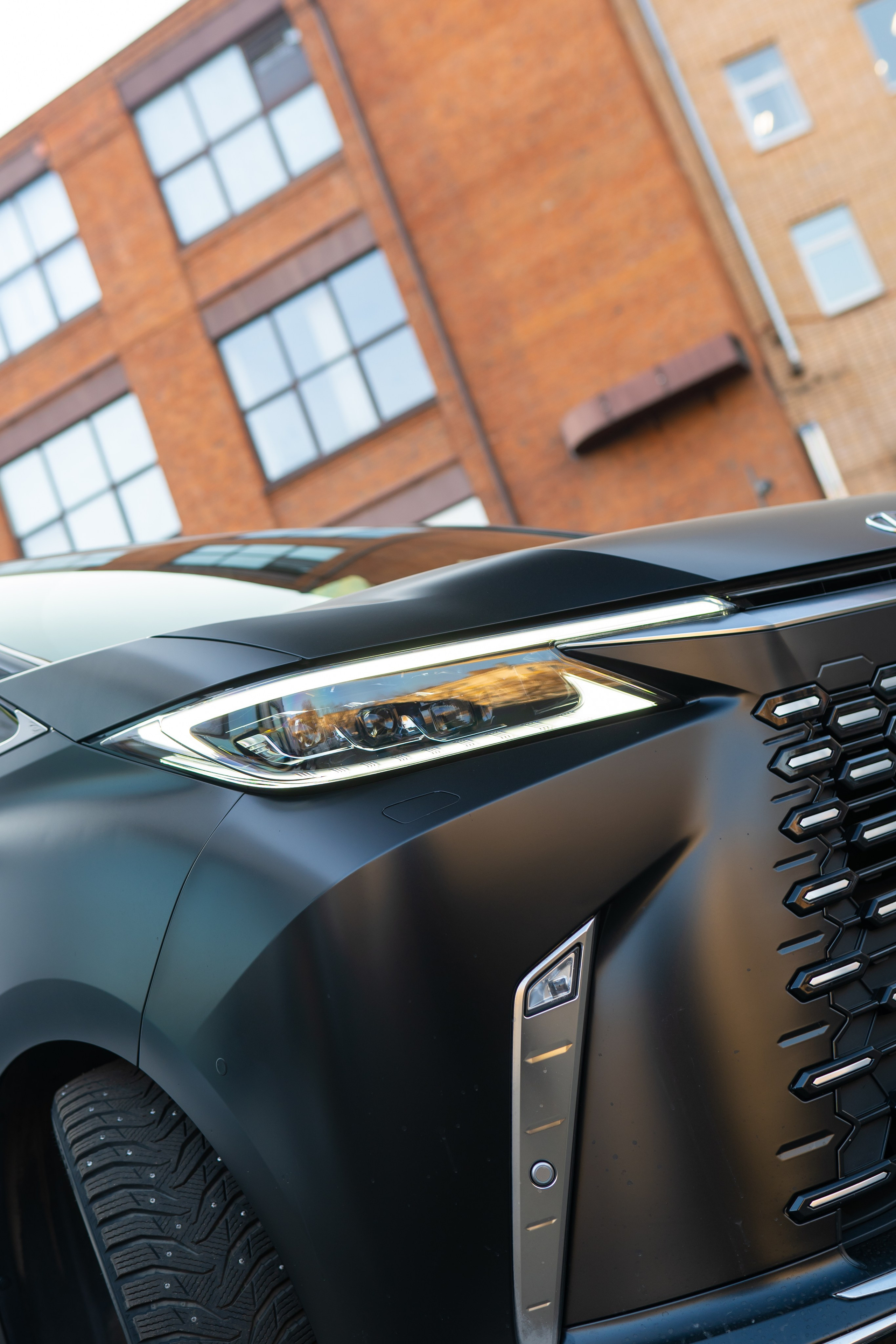 Lexus LM350h. Mirllaev