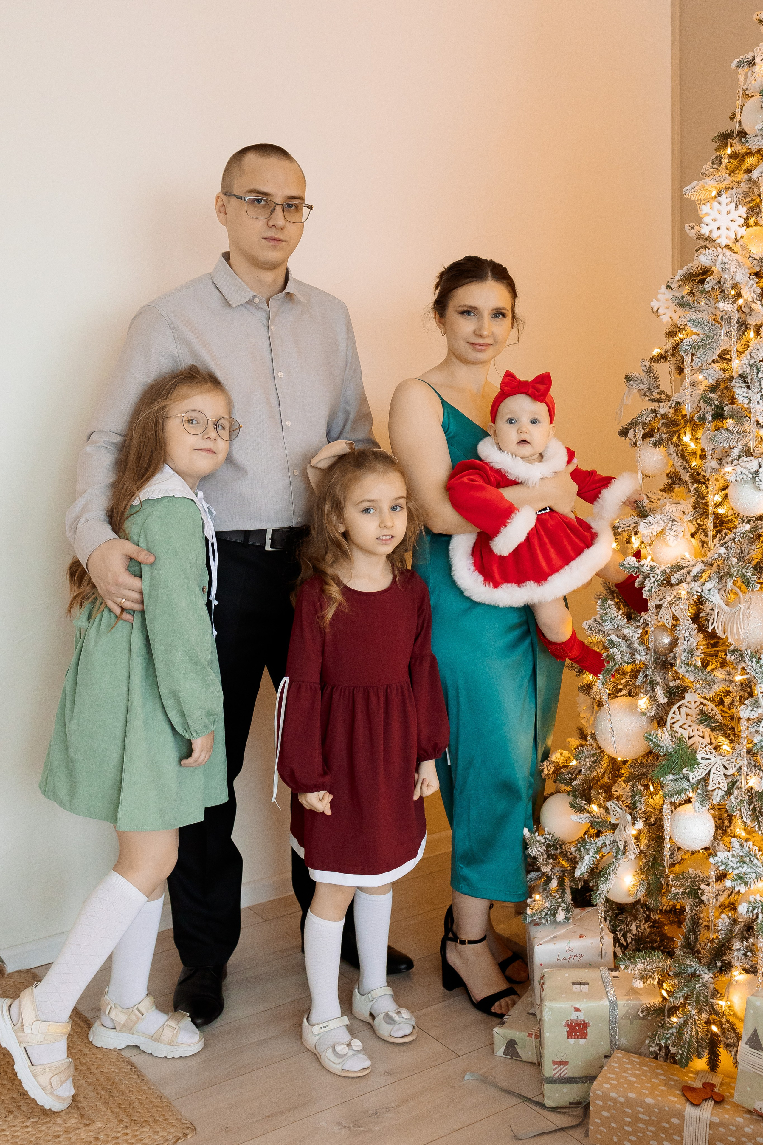 Новогрдняя семейная фотосессия с дочками. Семейный Фотограф в Москве Евгения Симоненко