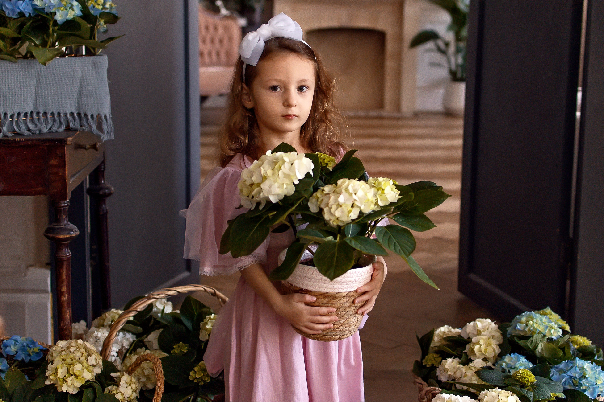 Мия в гортензиях. Семейный и детский фотограф Оля в Тюмени