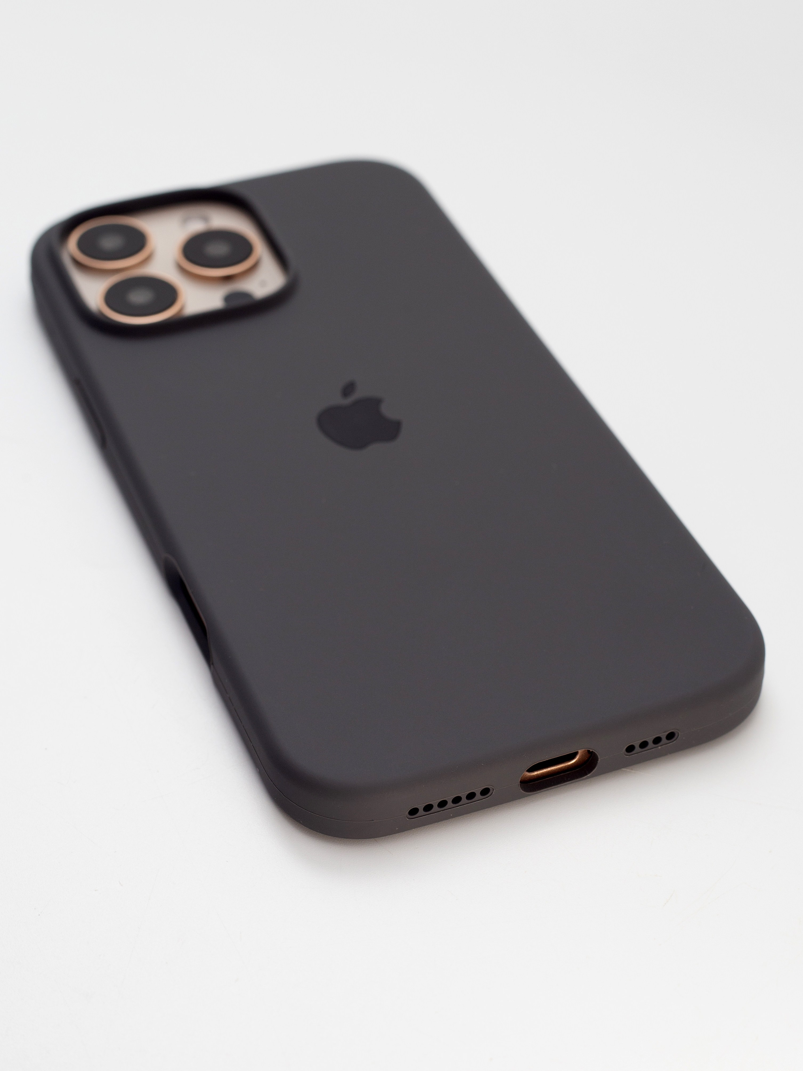 Чехлы на айфон. Фотограф для различных событий, проектов, маркетплейсов, сайтов и мероприятий в Екатеринбурге