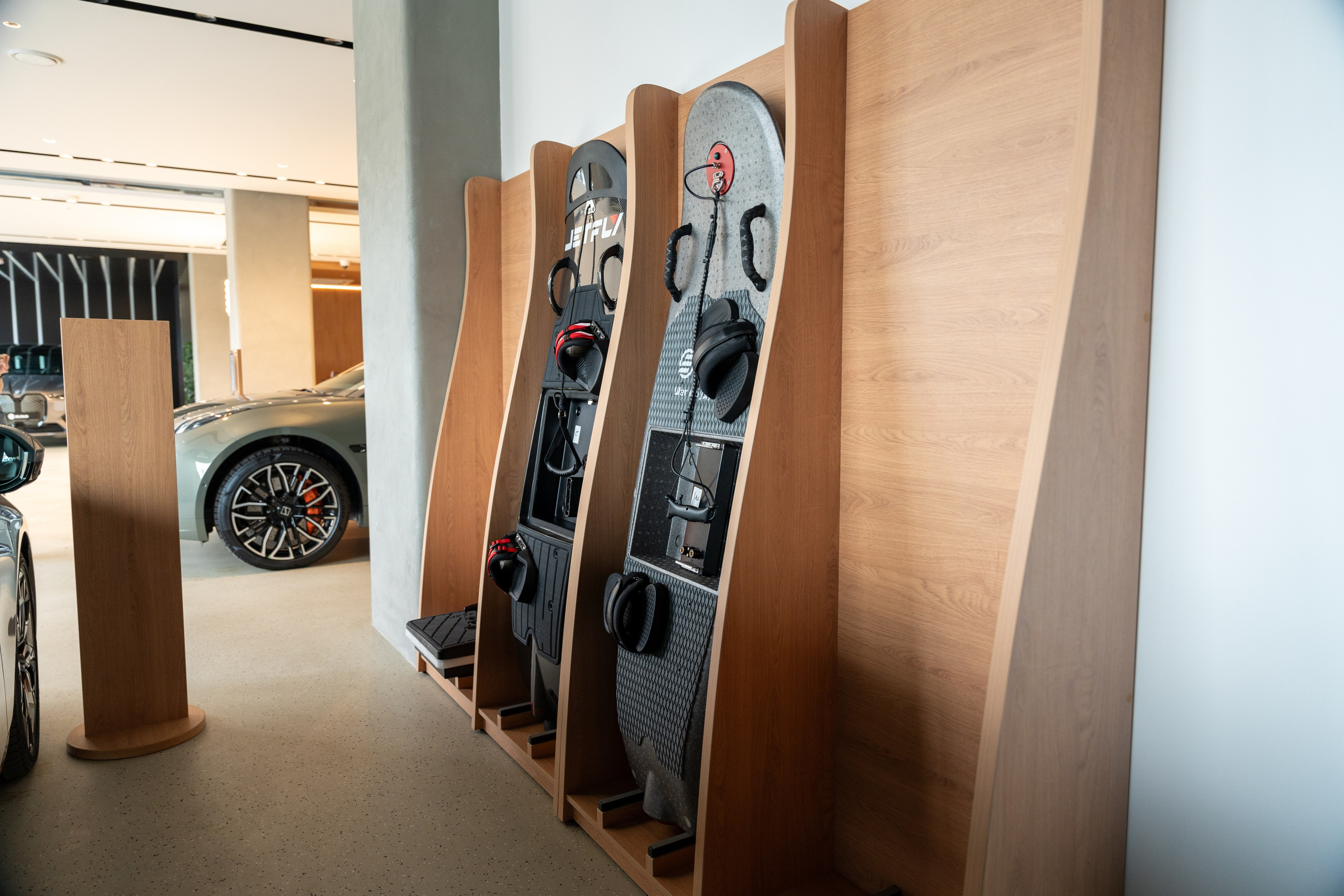 Интерьерная фотосъемка автосалона Elrus в Краснодаре. Zeekr, LiXiang Профессиональная фотосъемка интерьера премиум-автосалона в Краснодаре. Шедевры для Вас! Фотограф и Видеограф в Краснодаре Пахиев Руслан