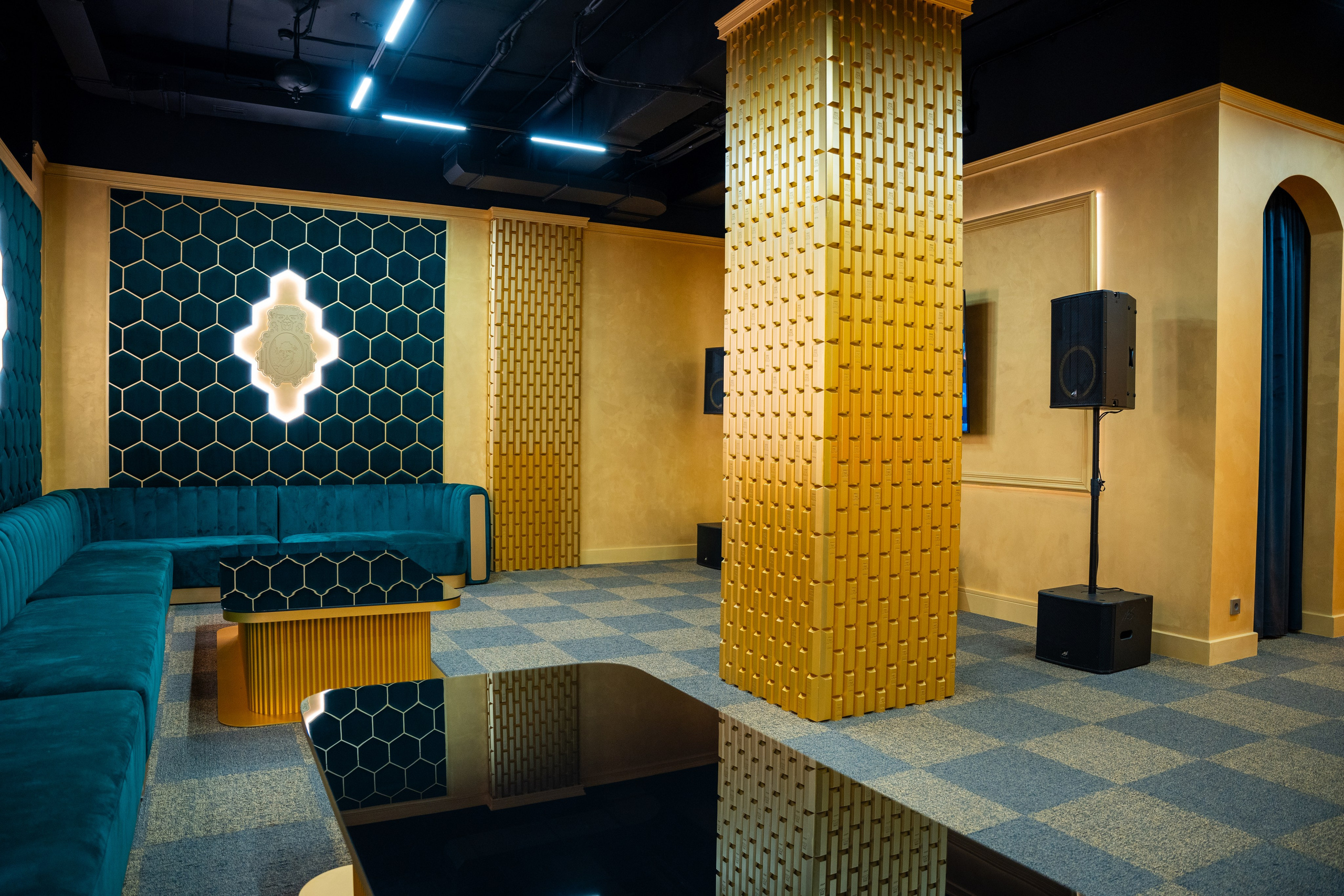 Фотосъемка интерьера стриптиз-клуба Hefner — элитный клуб Краснодара. Интерьерная фотосъемка клуба Hefner в Краснодаре — профессионально. Шедевры для Вас! Фотограф и Видеограф в Краснодаре Пахиев Руслан