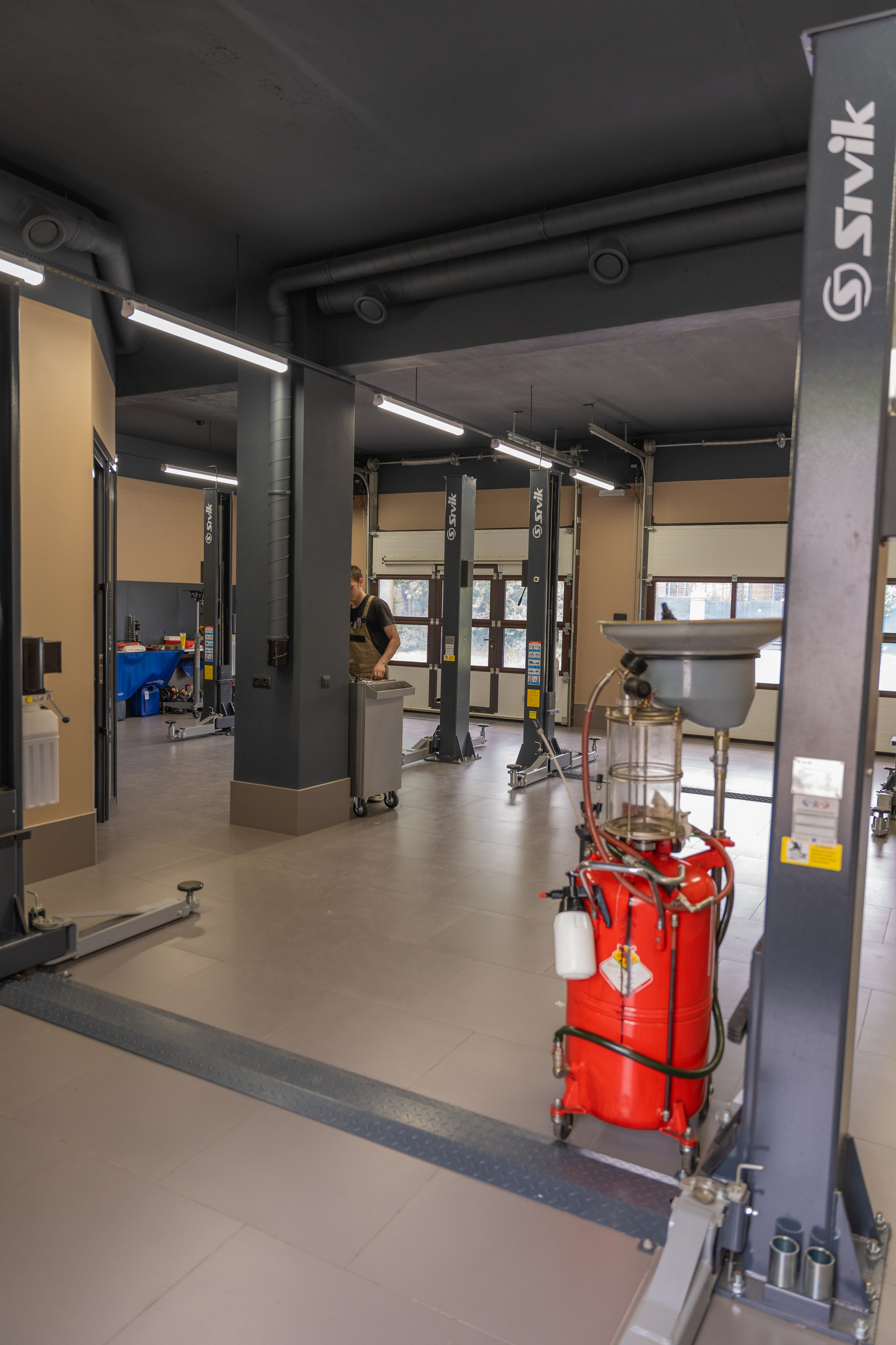 Интерьерная фотосъемка автосалона Elrus в Краснодаре. Zeekr, LiXiang Профессиональная фотосъемка интерьера премиум-автосалона в Краснодаре. Шедевры для Вас! Фотограф и Видеограф в Краснодаре Пахиев Руслан