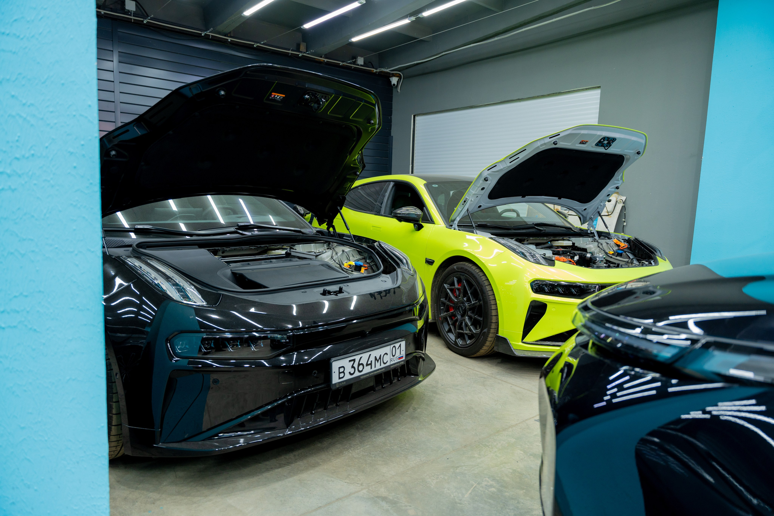 Интерьерная фотосъемка автосалона Elrus в Краснодаре. Zeekr, LiXiang Профессиональная фотосъемка интерьера премиум-автосалона в Краснодаре. Шедевры для Вас! Фотограф и Видеограф в Краснодаре Пахиев Руслан