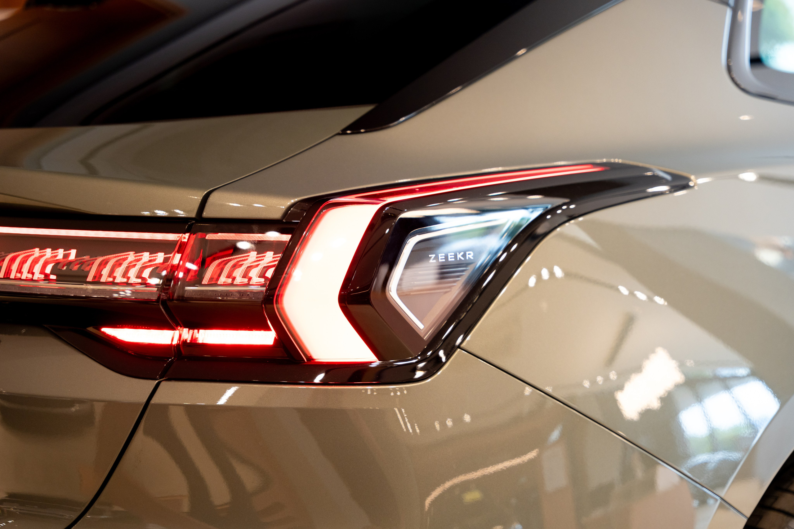 Интерьерная фотосъемка автосалона Elrus в Краснодаре. Zeekr, LiXiang Профессиональная фотосъемка интерьера премиум-автосалона в Краснодаре. Шедевры для Вас! Фотограф и Видеограф в Краснодаре Пахиев Руслан