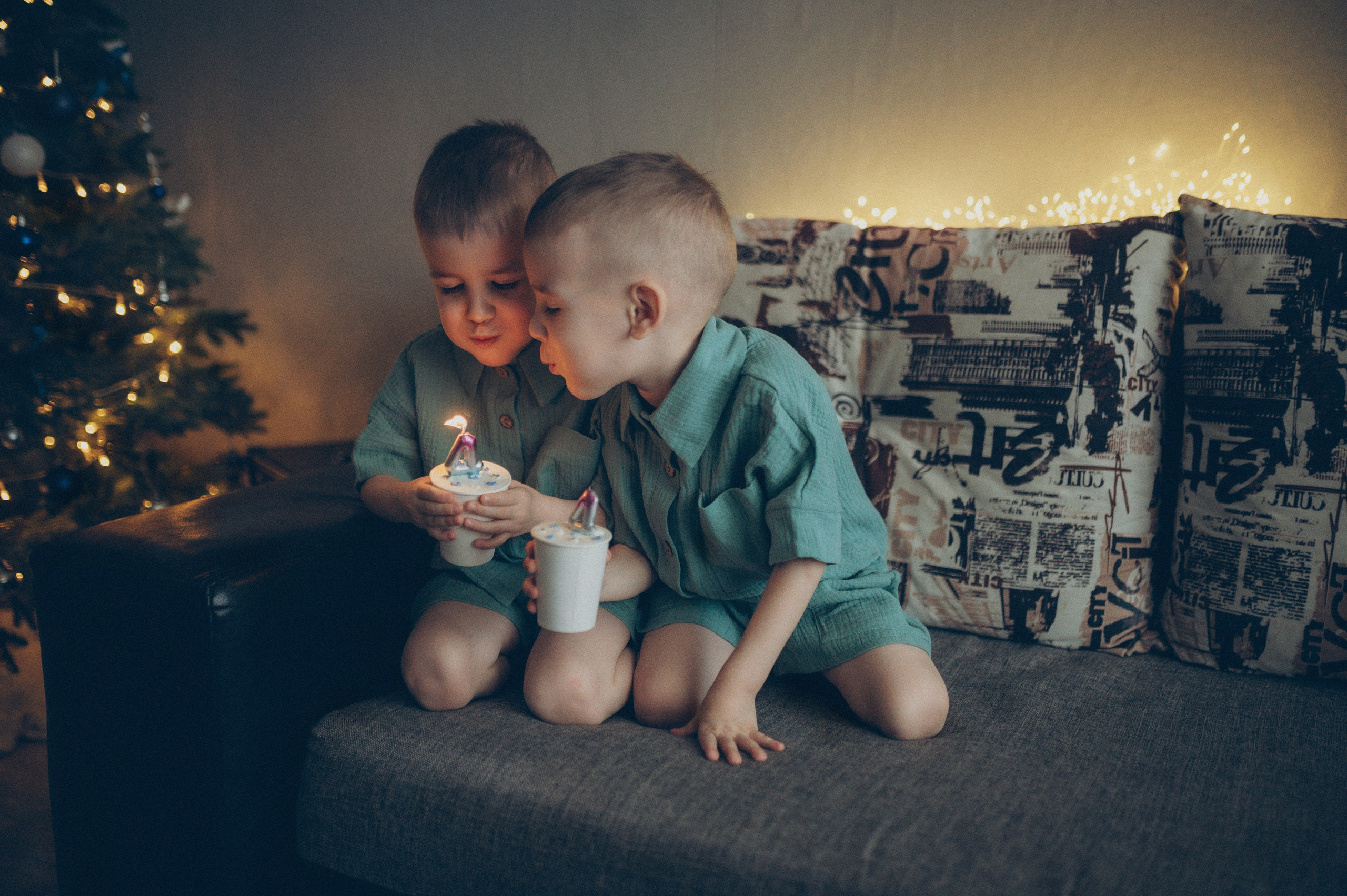 Миша и Тимофей (новогодняя домашняя). Фотограф, г. Лесной Свердловской области