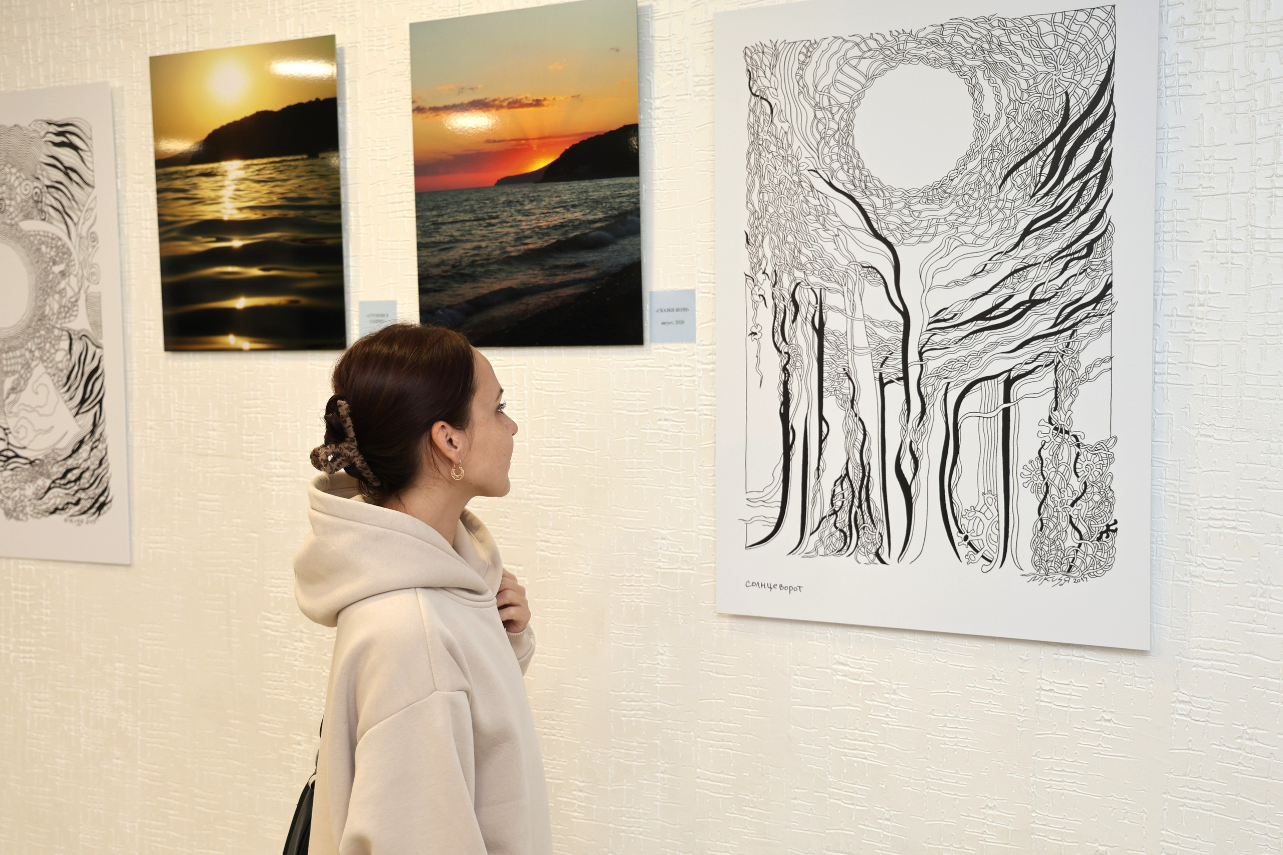 Открытие выставки в АРТ-пространстве Ники Сухаревой «Чёрное море». Фотограф в Геленджике Нина Небесная