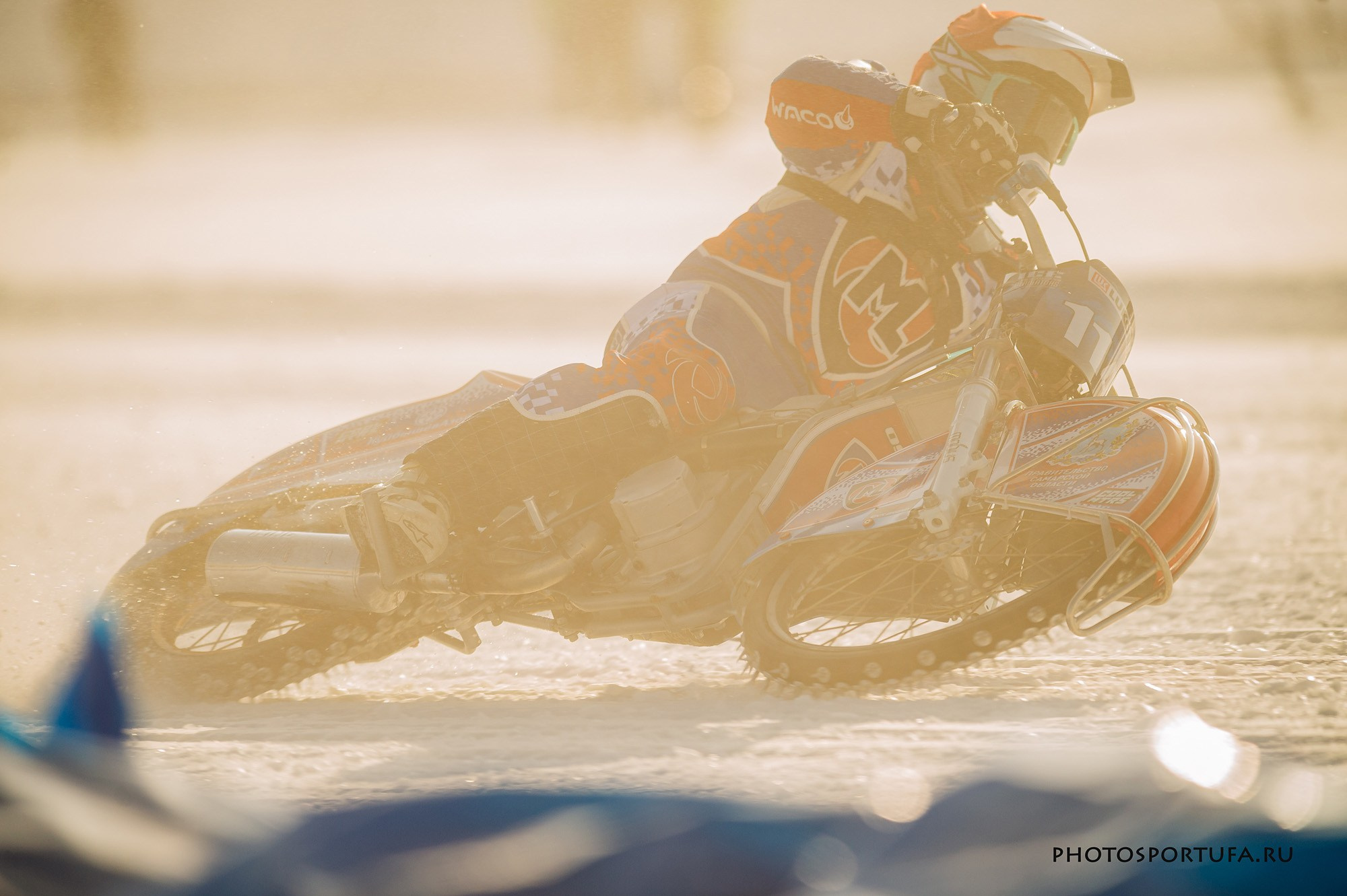 Мотогонку на льду. Спортивный фотограф в Уфе Евгений Буров