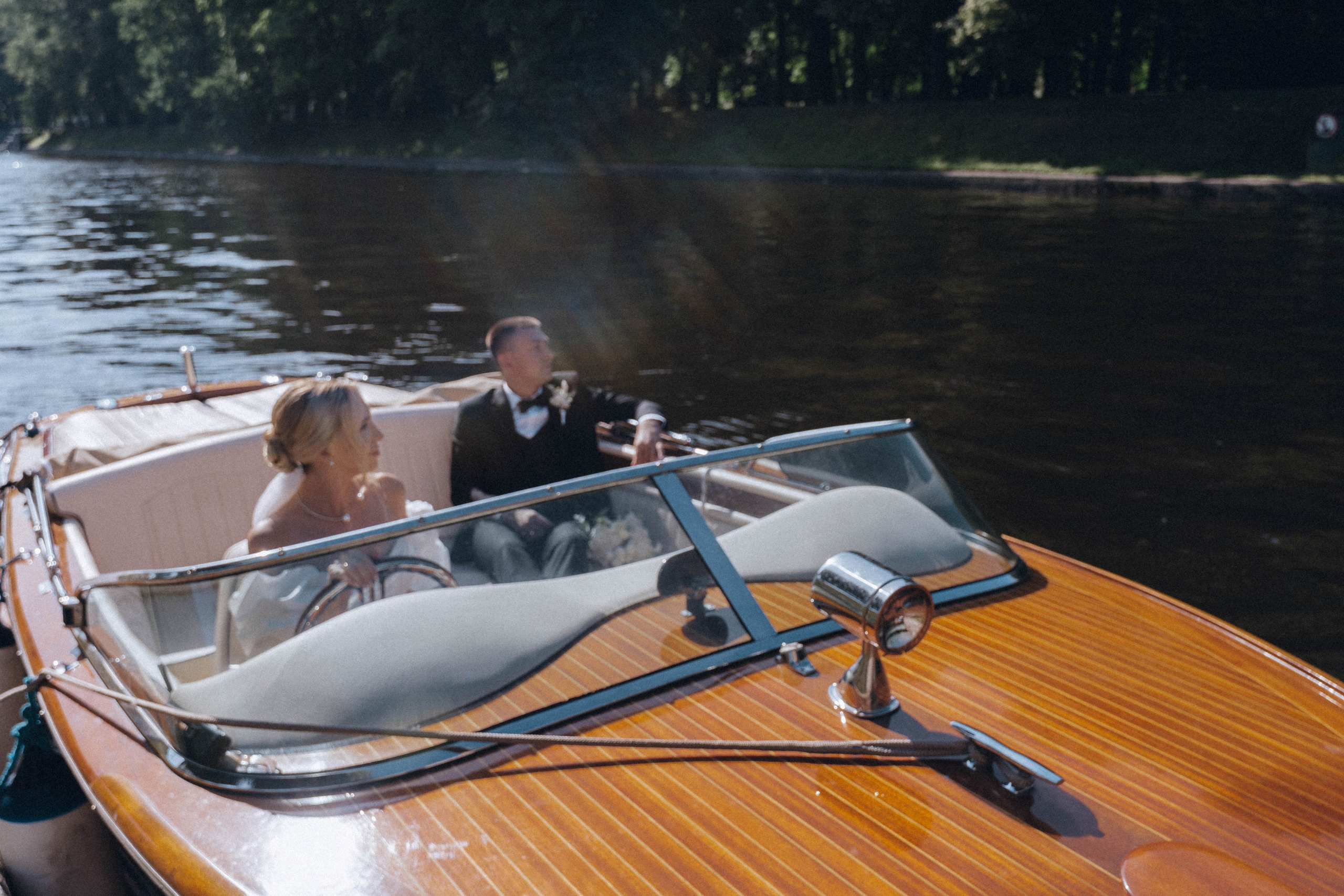 СВАДЕНБНАЯ СЬЕМКА НА КАТЕРЕ ПО КАНАЛАМ САНКТ-ПЕТЕРБУРГА И В АКВАТОРИИ НЕВЫ. Профессиональный фотограф, Санкт-Петербург — Виктория Богомолова