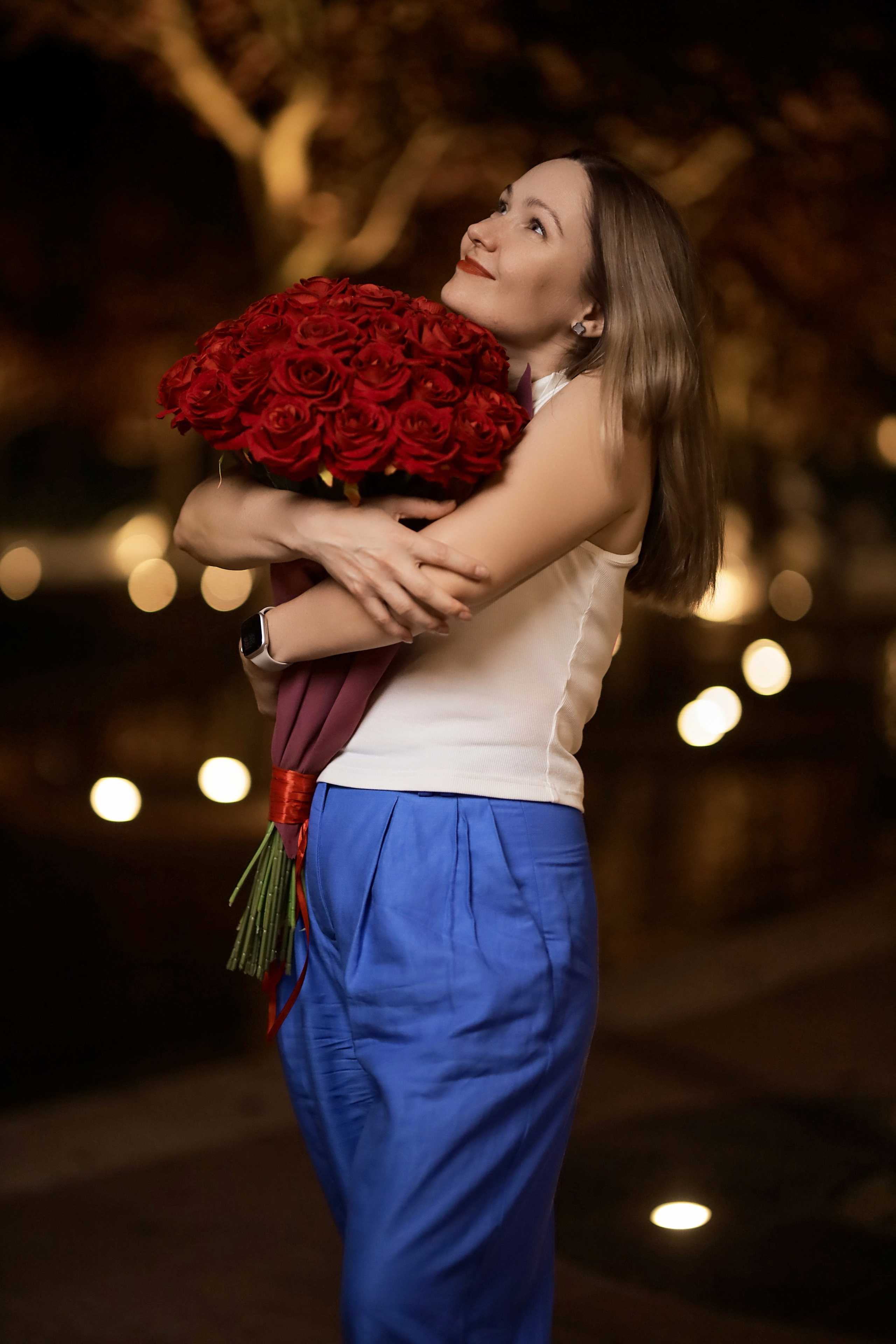 Татьяна в вечернем парке с розами. Семейный и свадебный фотограф в Краснодаре Михеева Светлана