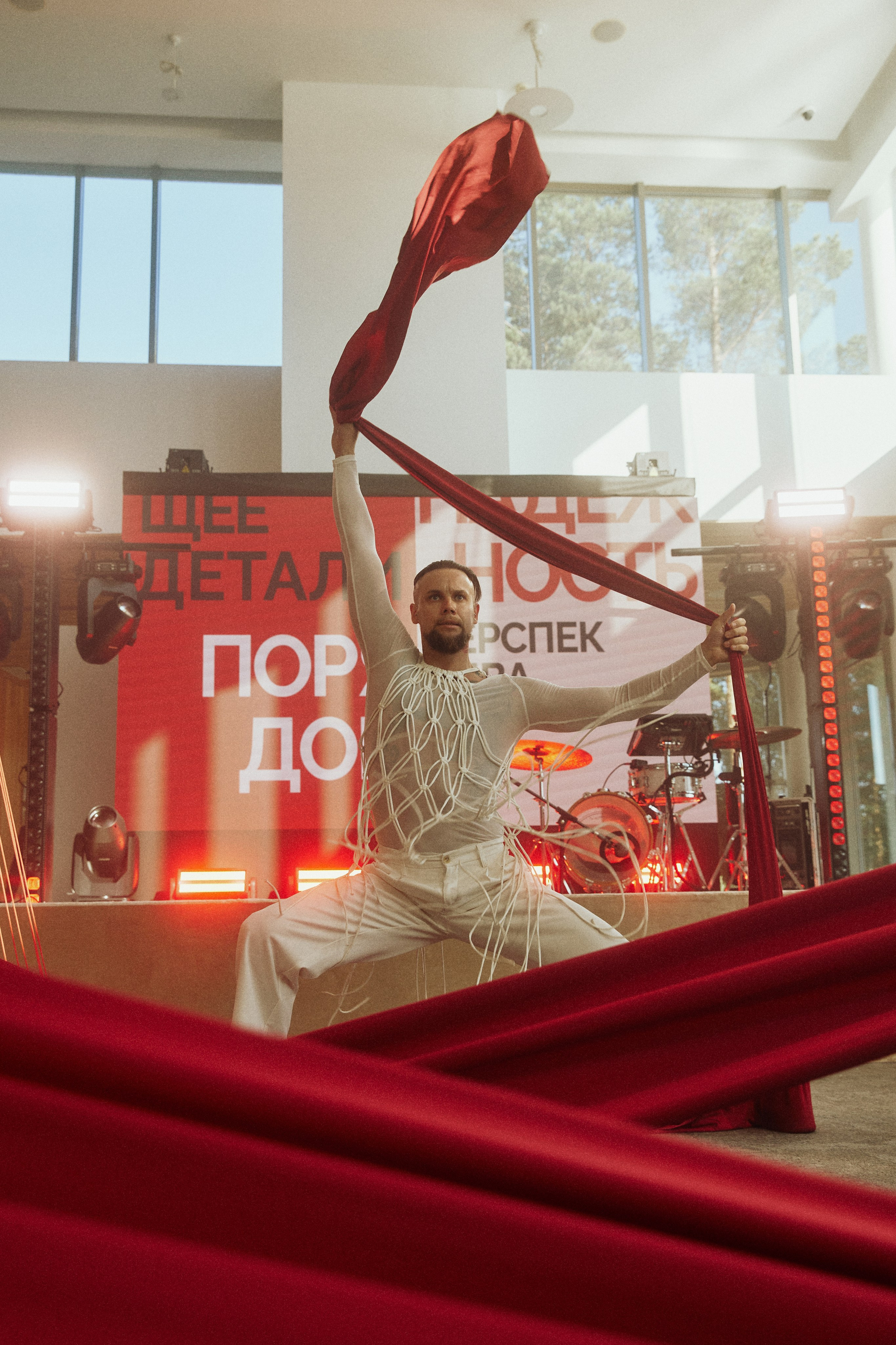 RED LINES. Дмитрий Мазуркевич: Профессиональный Репортажный Фотограф