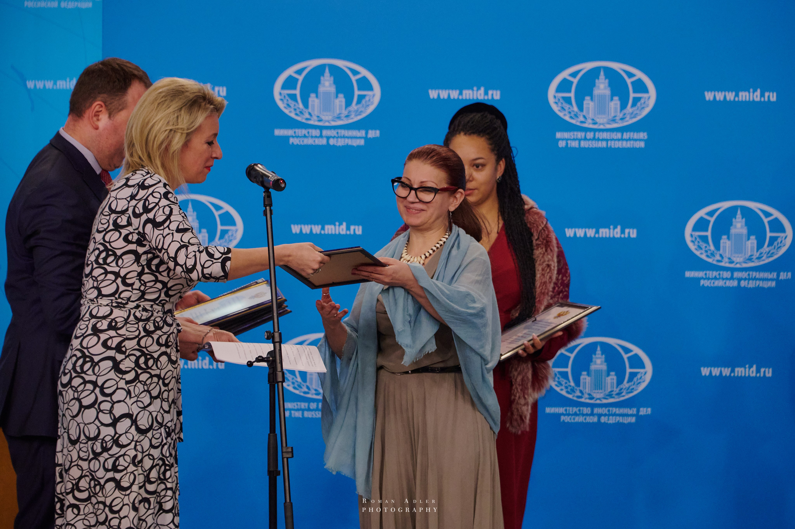 Презентация фильма «Black to USSR» в конференц-зале МИД России и награждение съемочной группы. Проект Дарьи де Консейсао. Фоторепортаж Роман Адлер. Фотограф Роман Адлер. 