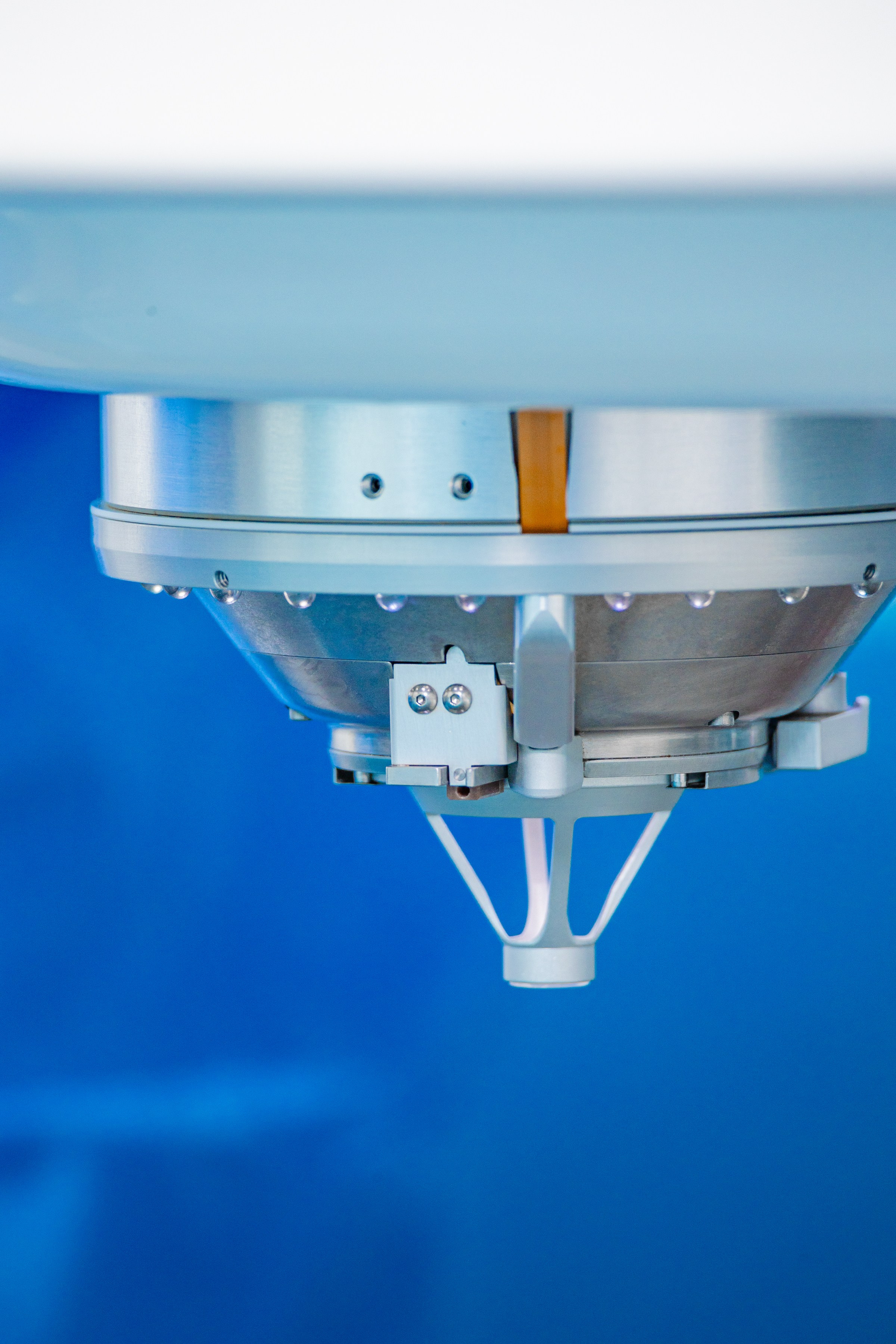 инструмент для операций на глазах