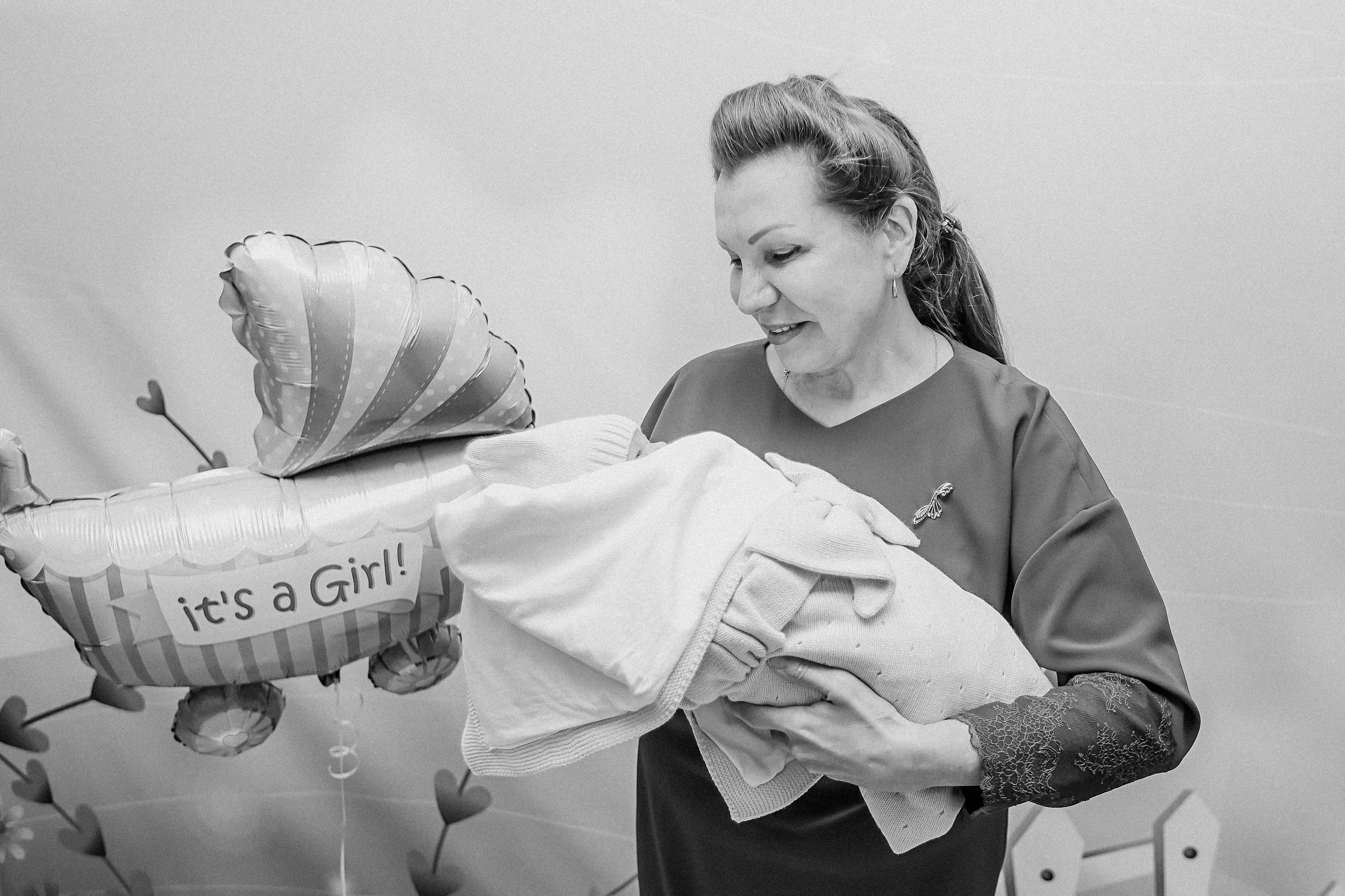 Выписка палата+внизу ПЦЭ. Семейный фотограф Тюмень, фотограф на роды Салмина Мария