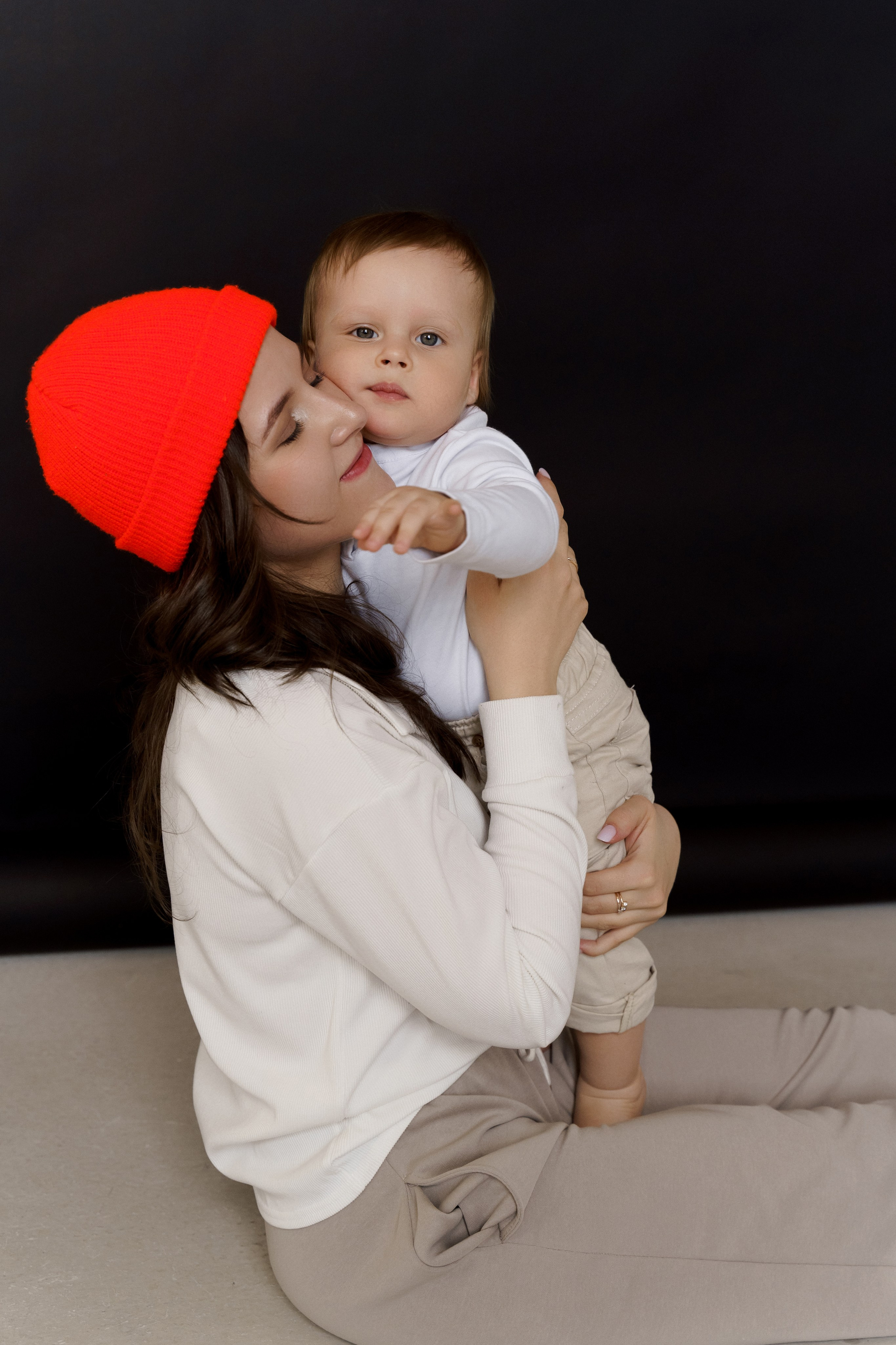 Первый годик. Моменты и истории о вас настоящих