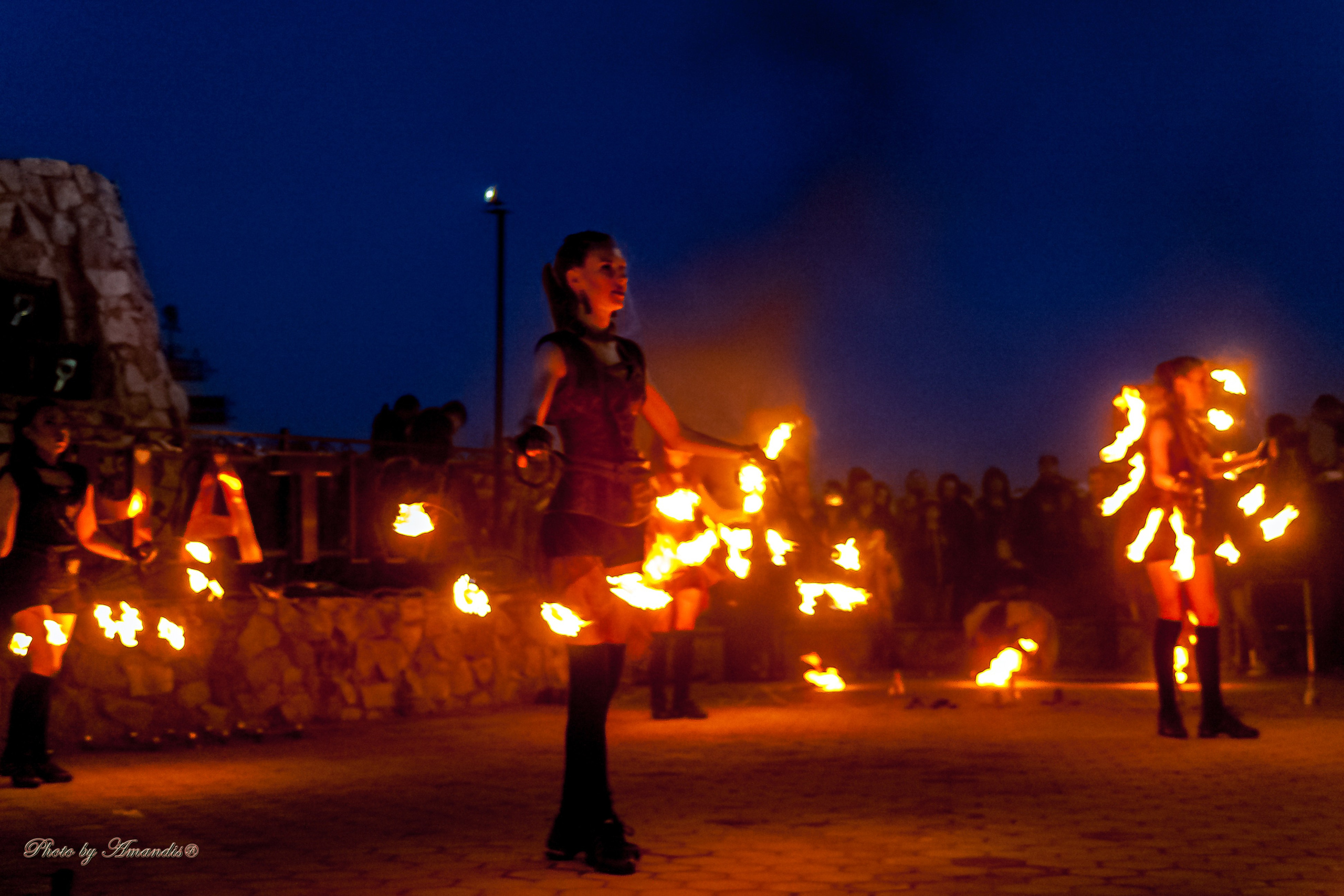 Огненное шоу у памятника «Здесь начинается Россия». Камчатка. Май 2017. Репортажная съемка в Москве и области. Анималистика