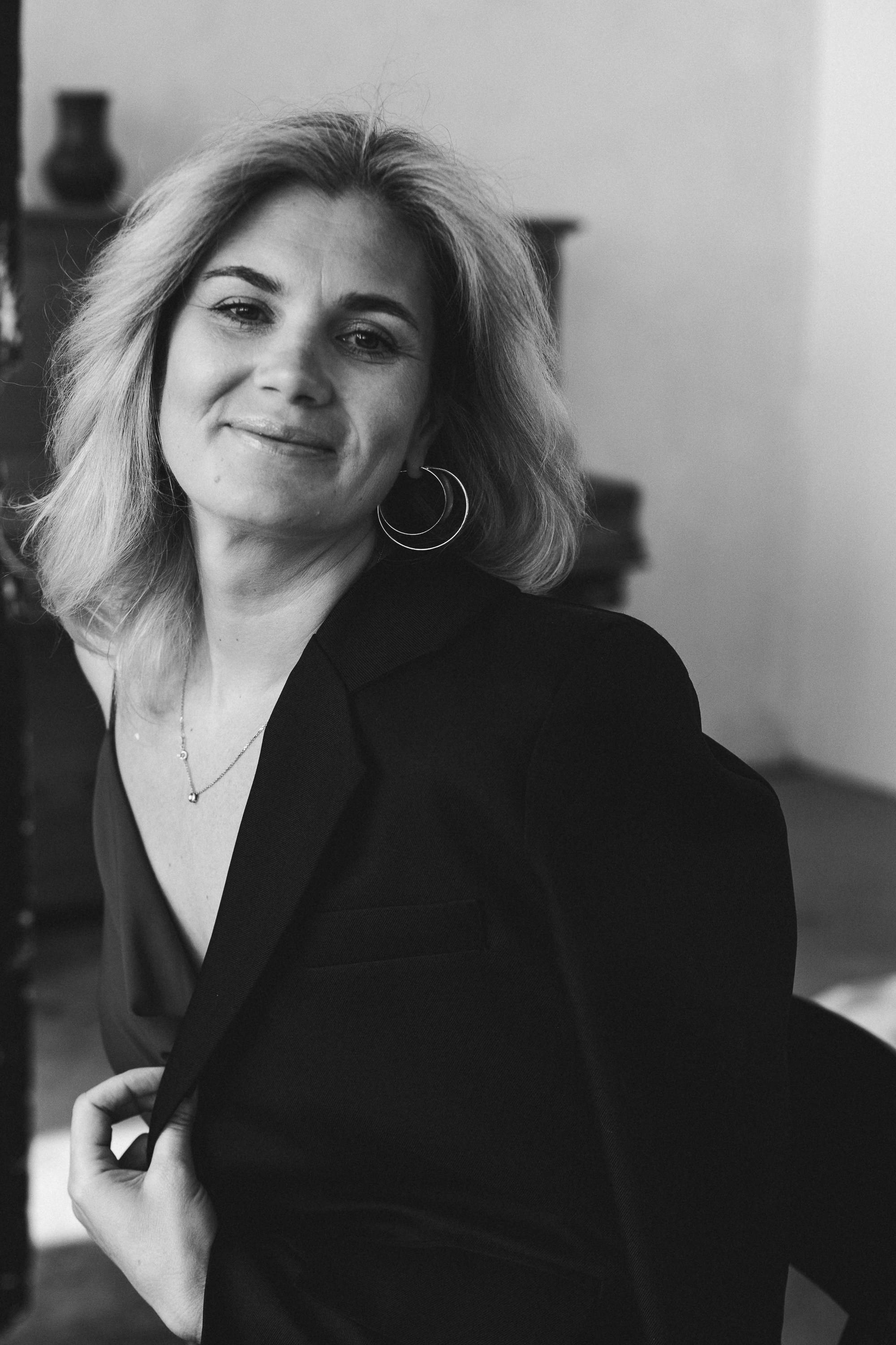 Индивидуальная студийная женская черно-белая фотосессия. Женский портретный фотограф в Нижнем Новгороде и Москве, Юлия Балашова