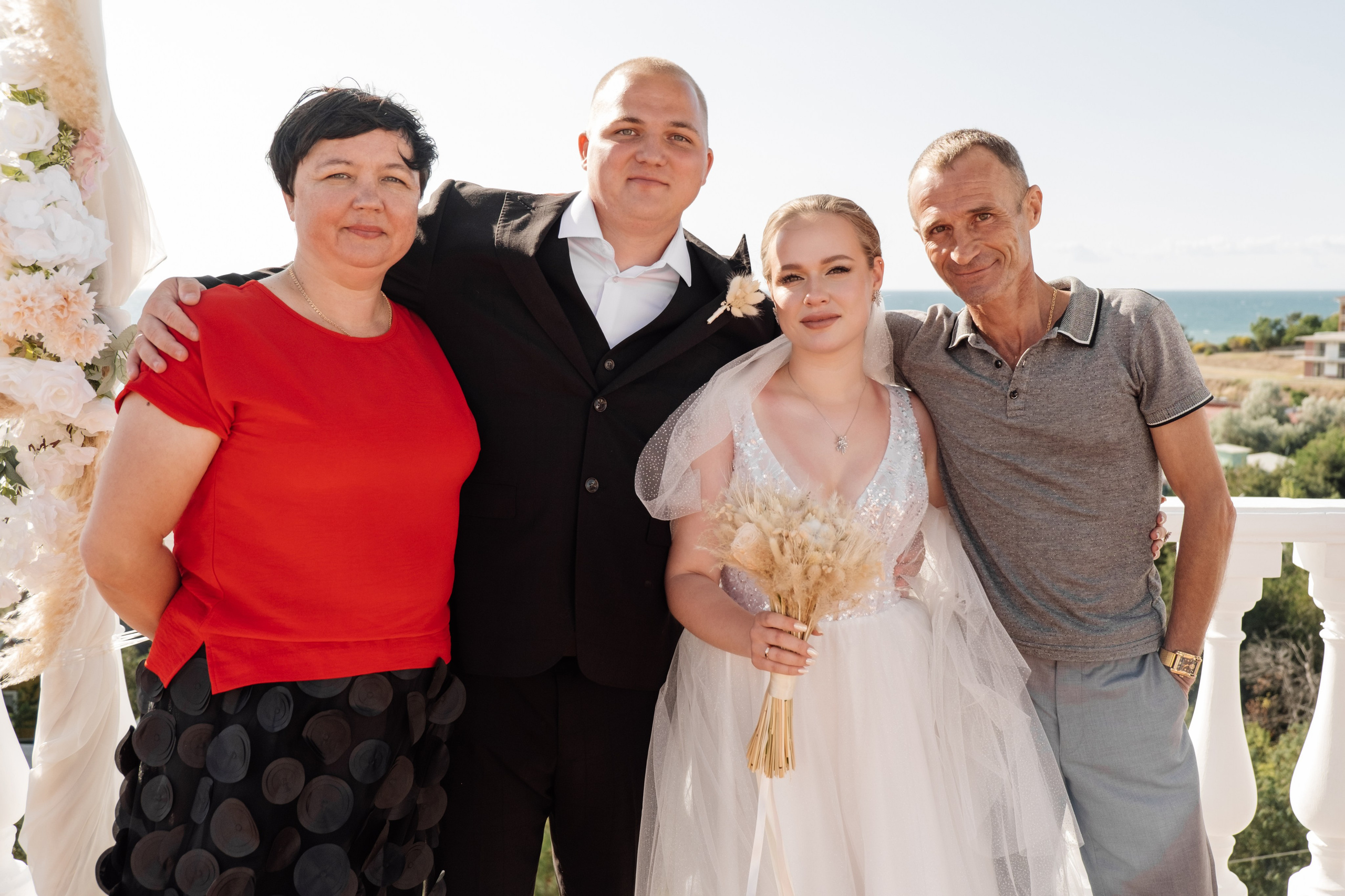 Свадебный ретопртаж. Профессиональная фотосъемка в Крыму. Натуральные эмоции и живые кадры. Забронируйте дату прямо сейчас!