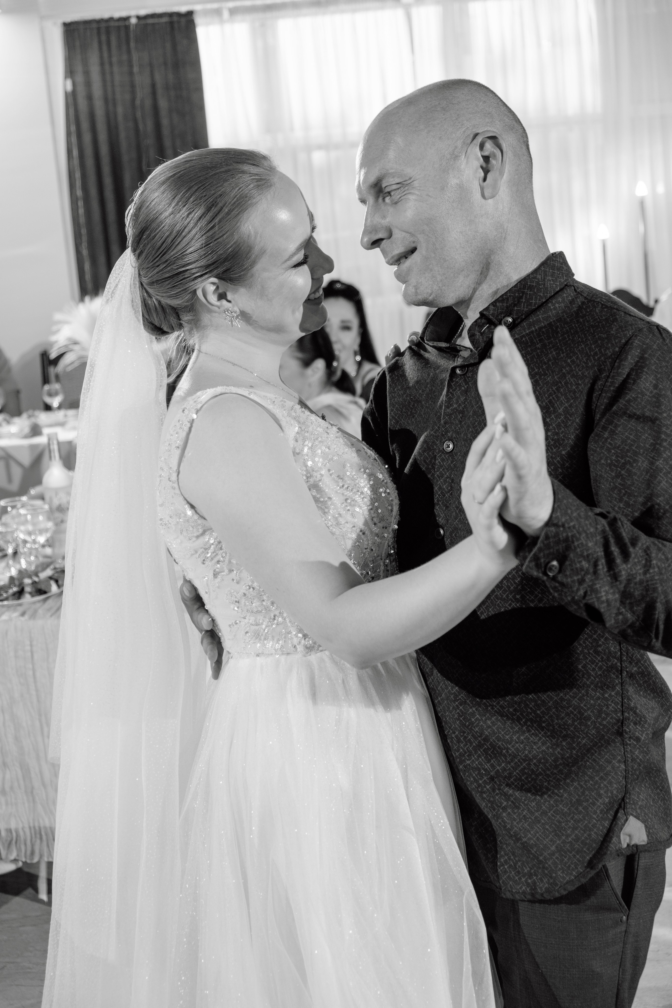 Свадебный ретопртаж. Профессиональная фотосъемка в Крыму. Натуральные эмоции и живые кадры. Забронируйте дату прямо сейчас!