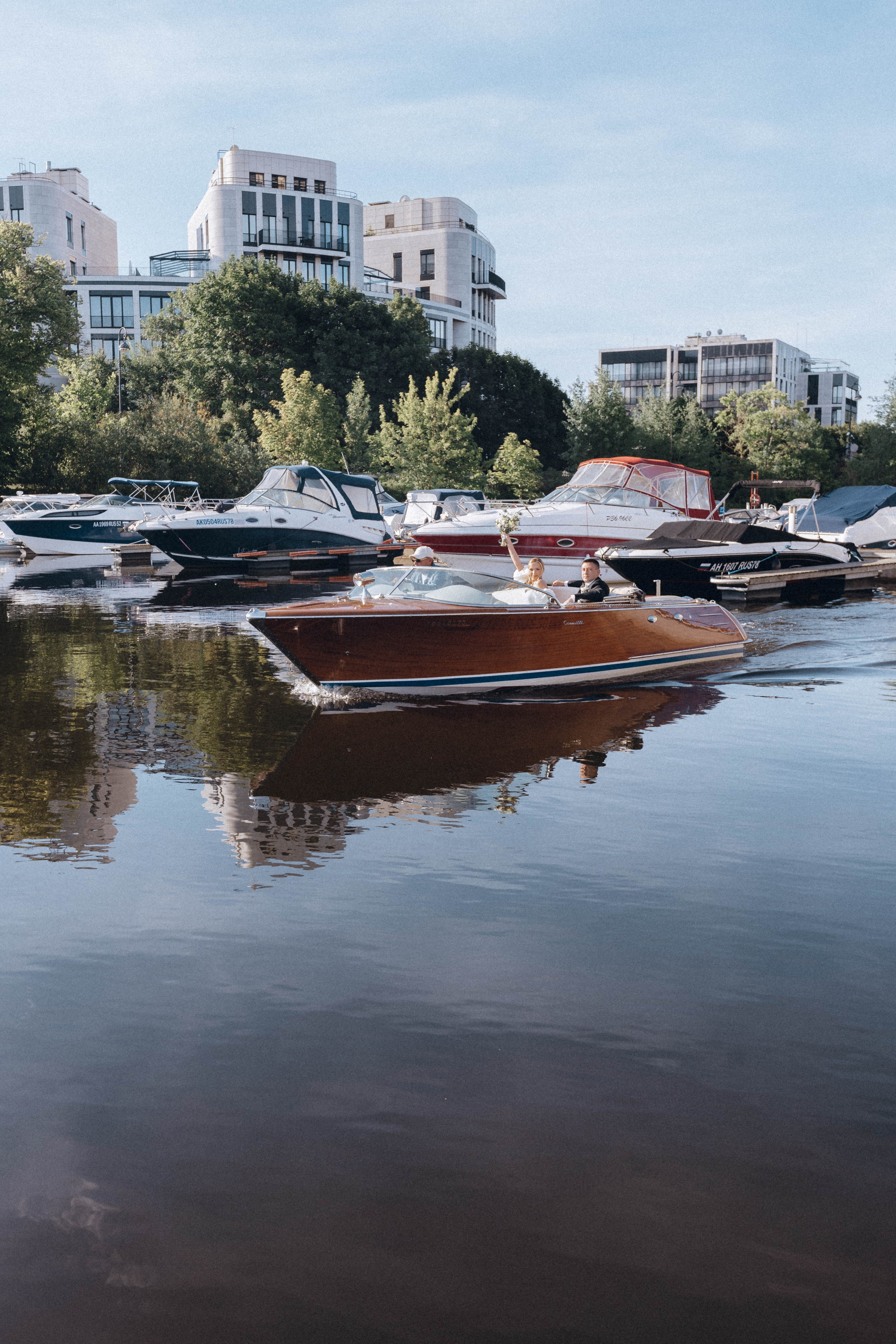 СВАДЕНБНАЯ СЬЕМКА НА КАТЕРЕ ПО КАНАЛАМ САНКТ-ПЕТЕРБУРГА И В АКВАТОРИИ НЕВЫ. Профессиональный фотограф, Санкт-Петербург — Виктория Богомолова