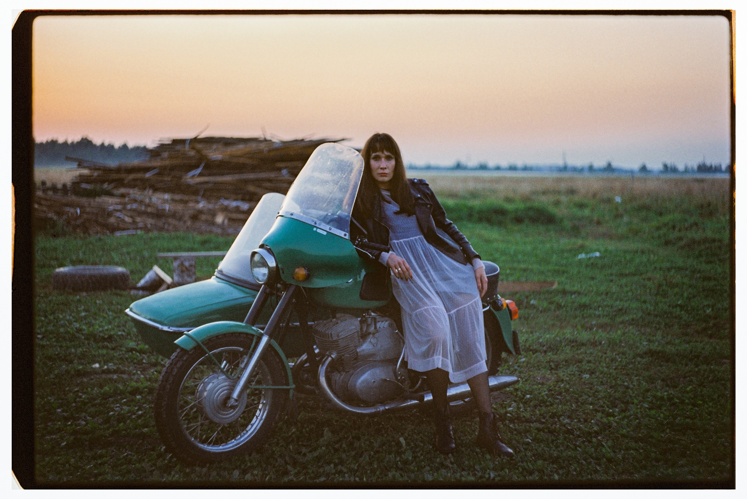 Портретная фотосессия на плёнку 35 мм на ферме в Санкт-Петербурге. Светлана Гопанюк. Портретный фотограф. Санкт-Петербург. СПб