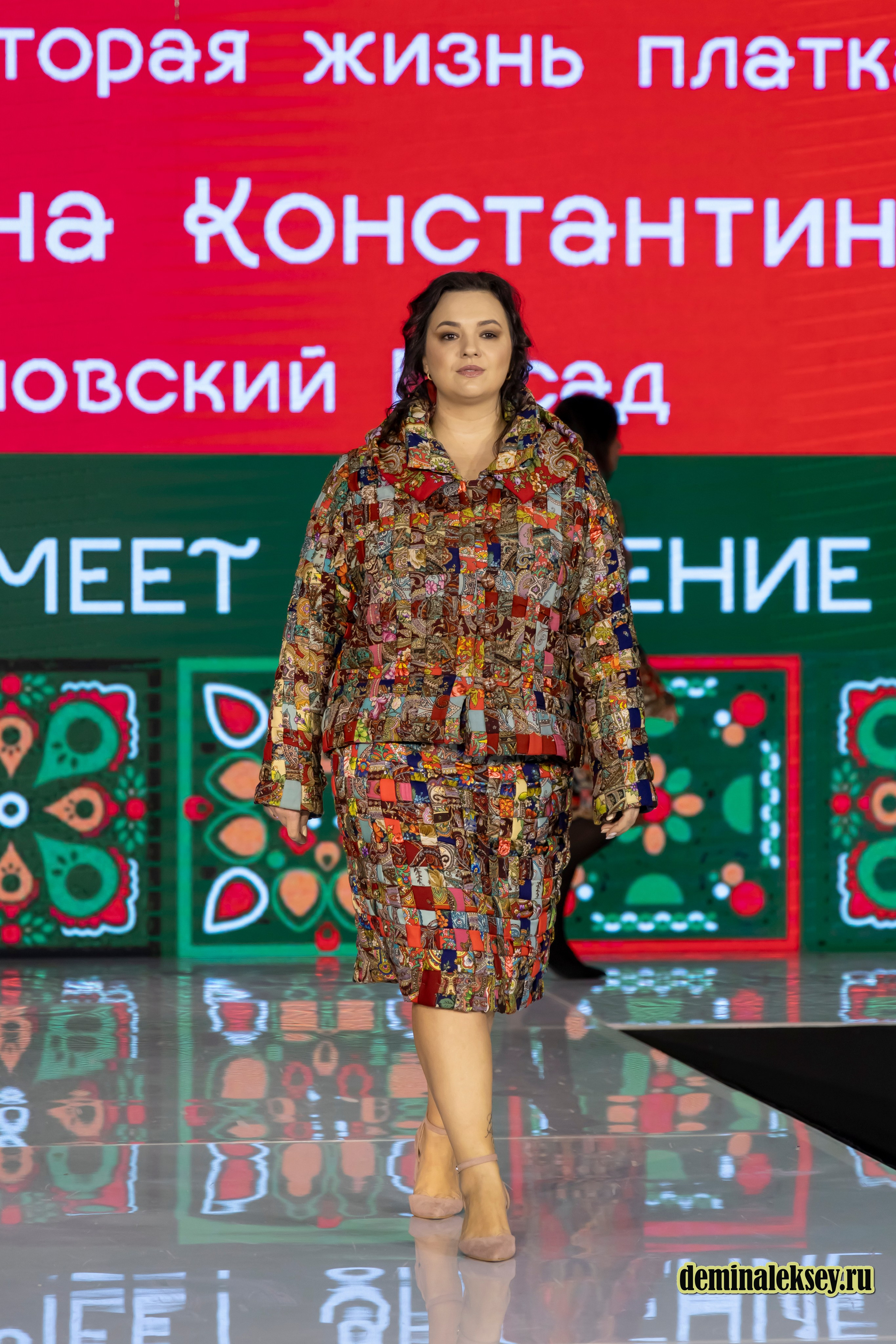 Показ бренда Павловский Посад на выставке Уникальная Россия 2025. Репортажный, семейный и студийный фотограф в Москве Демин Алексей